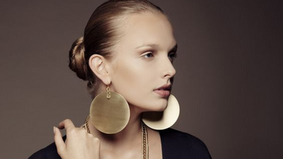 How to Wear Hoop Earrings Like a Fashion Blogger