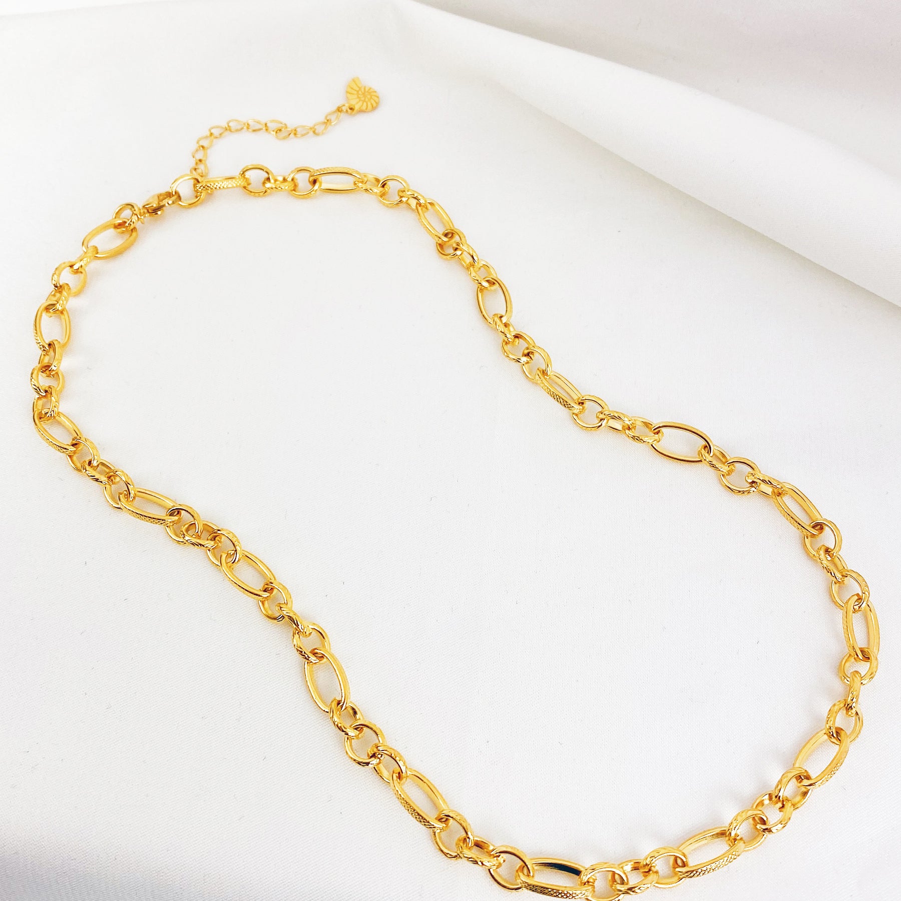 Collar Grueso de Cadena Fígaro Ovalada en Oro