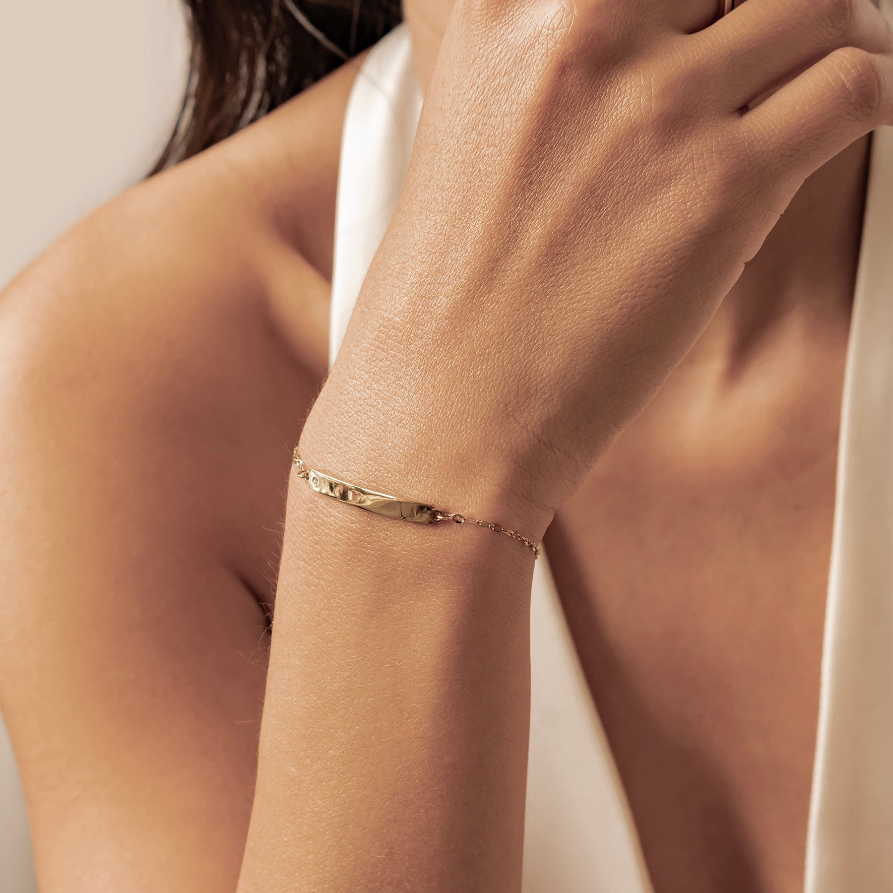 Armband mit Kristall-Bar und Rolo-Kette – Wasserfest