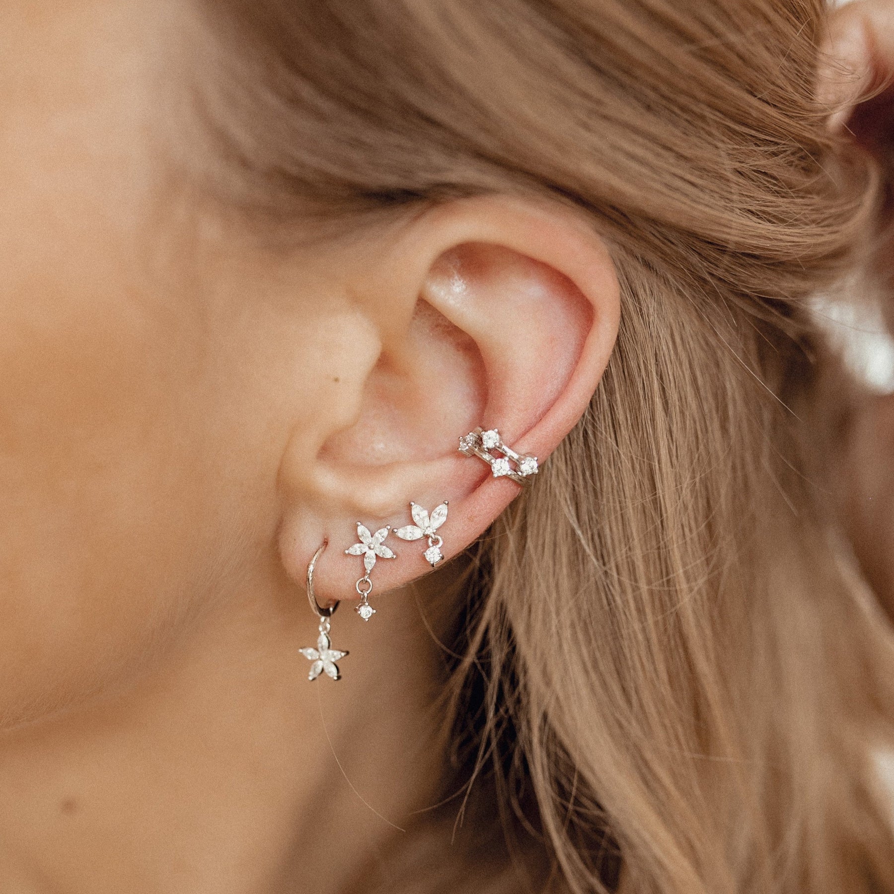 Gänseblümchen Ohrstecker mit Zirkon Anhänger aus Sterlingsilber