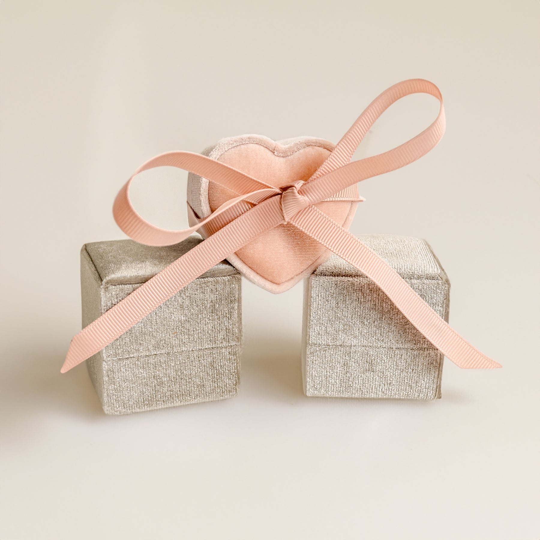 Hey Happiness Caja Velvet Anillo y Pendientes
