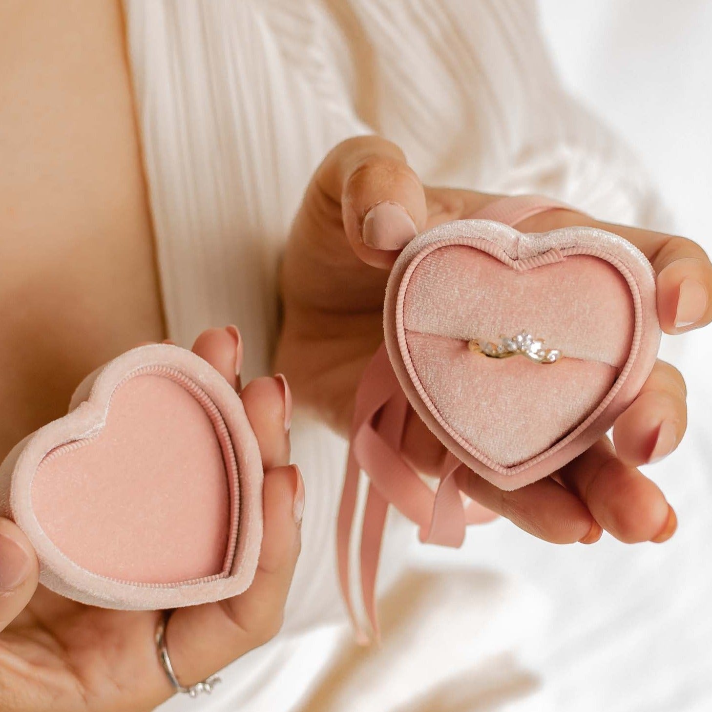 Hey Happiness Caja Velvet Anillo y Pendientes