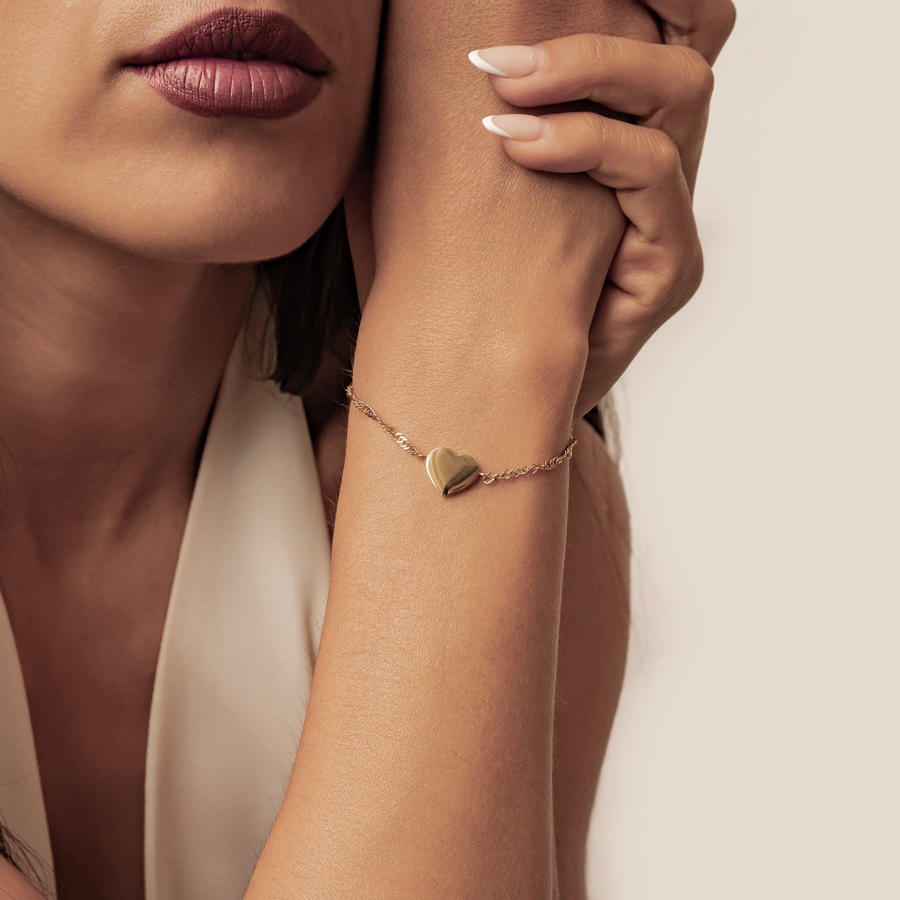 Minimalistisches Armband mit Herz-Anhänger – Wasserfest