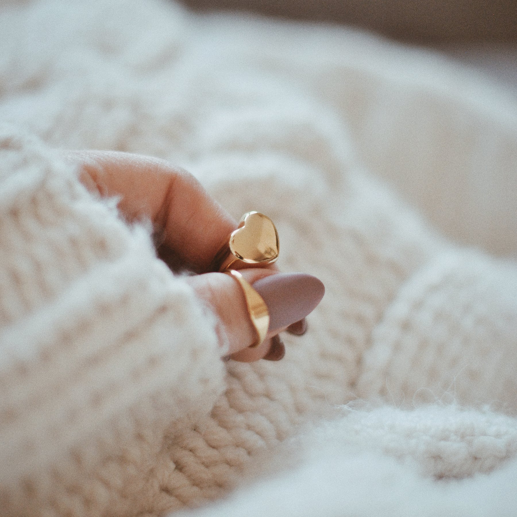 Anillo Grueso de Corazón en Oro