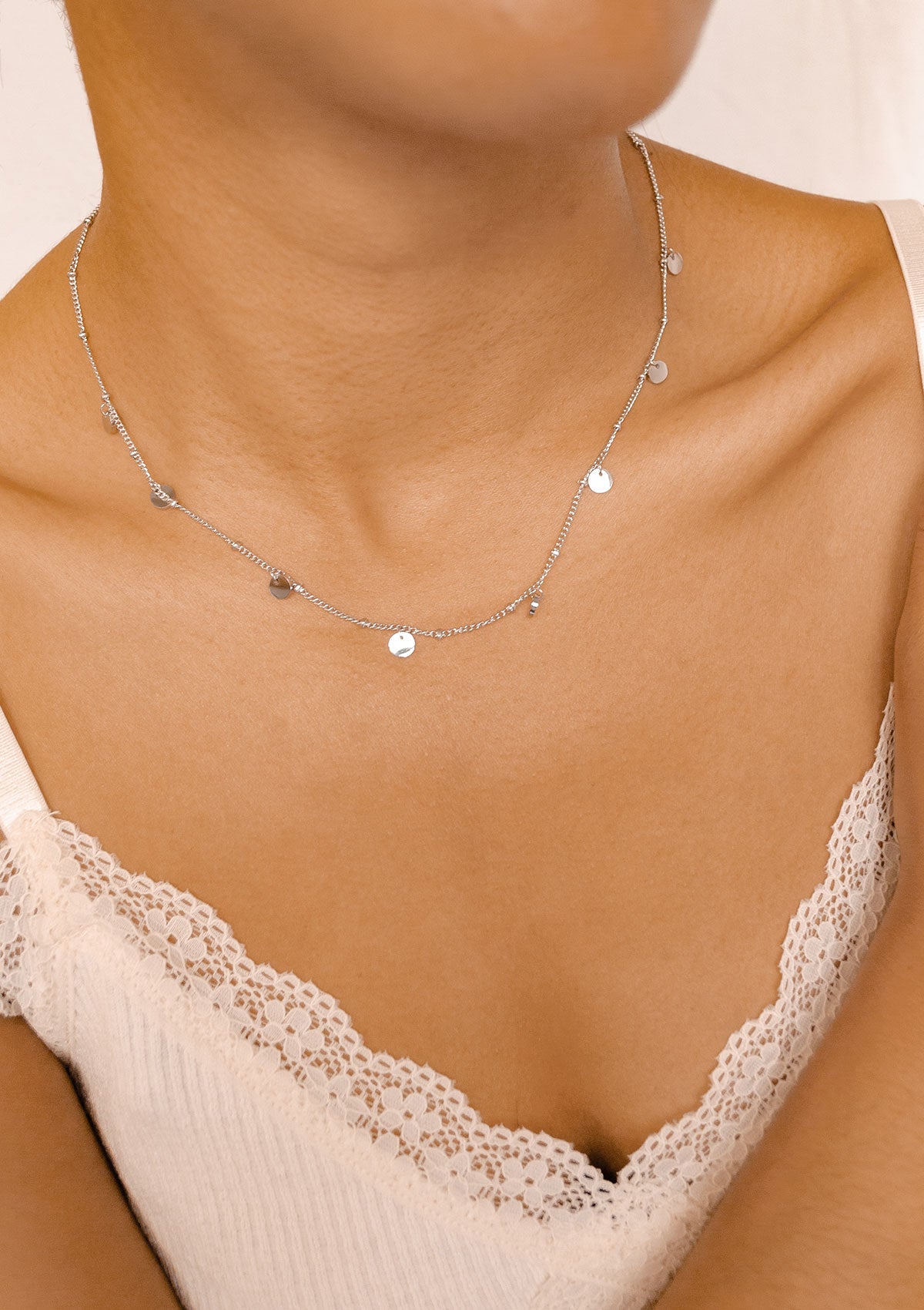 Collar de Cadena con Bolitas y Círculos en Plata