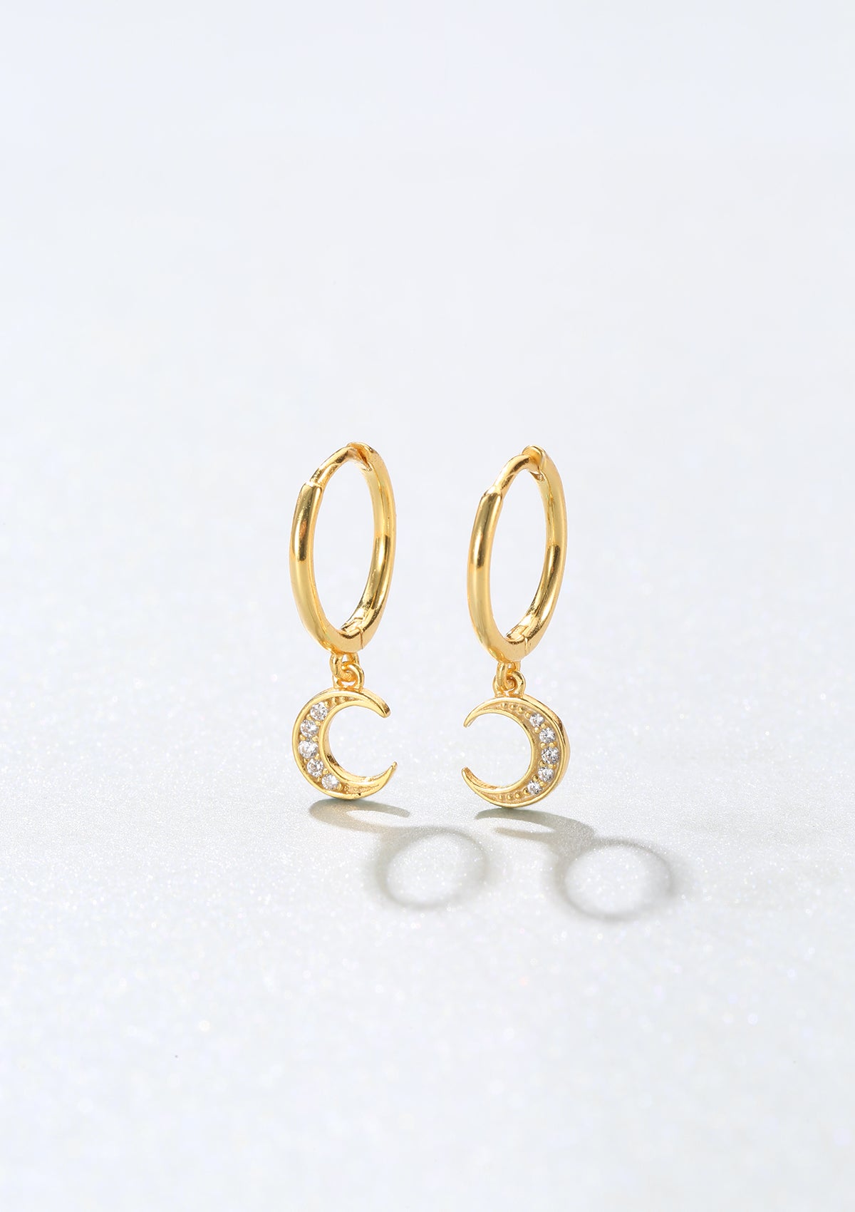 Pendientes Huggie de Luna Creciente Plata de Ley 925 en Oro