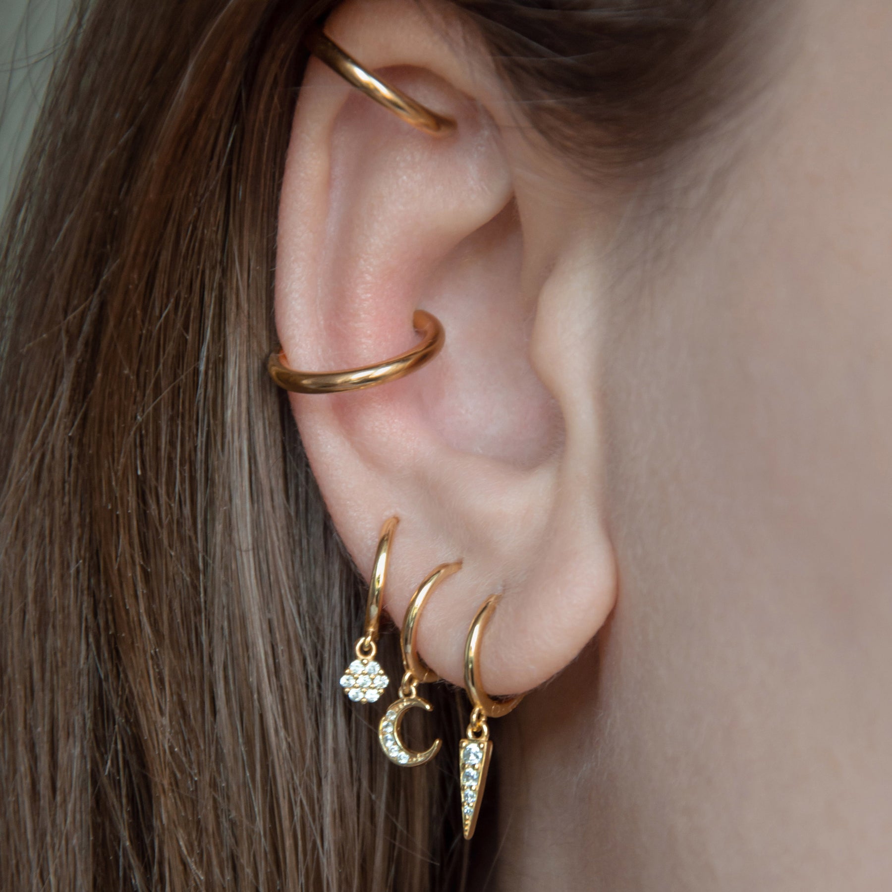 Pendientes Huggie de Luna Creciente Plata de Ley 925 en Oro