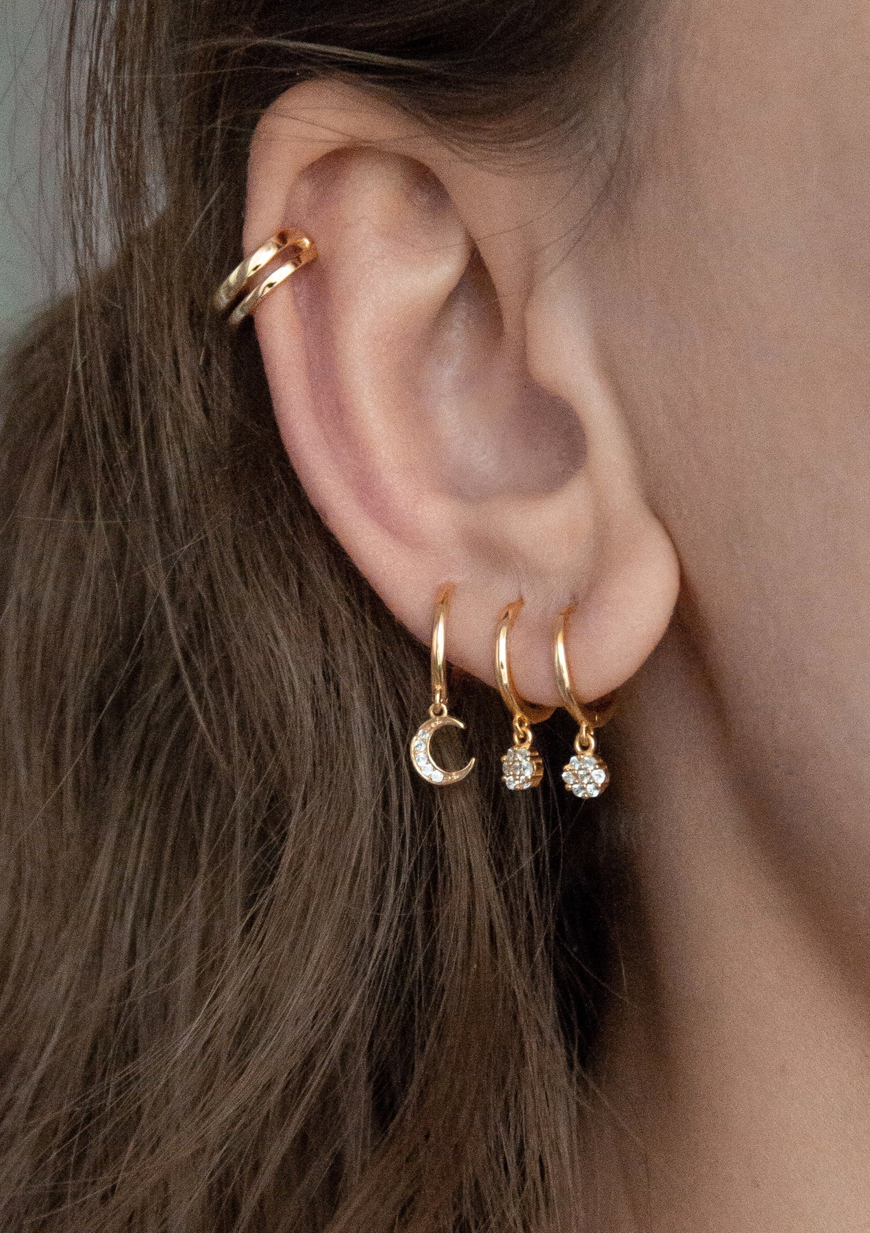 Pendientes Huggie de Luna Creciente Plata de Ley 925 en Oro