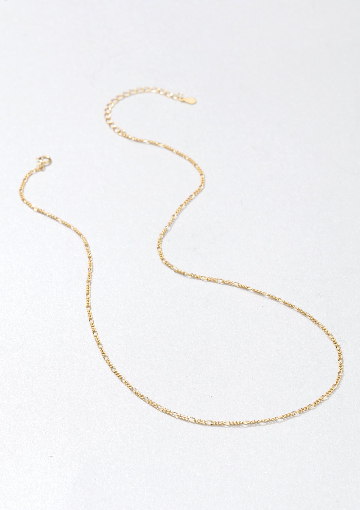 Collar de Cadena Fina Figaro Plata de Ley 925 en Oro