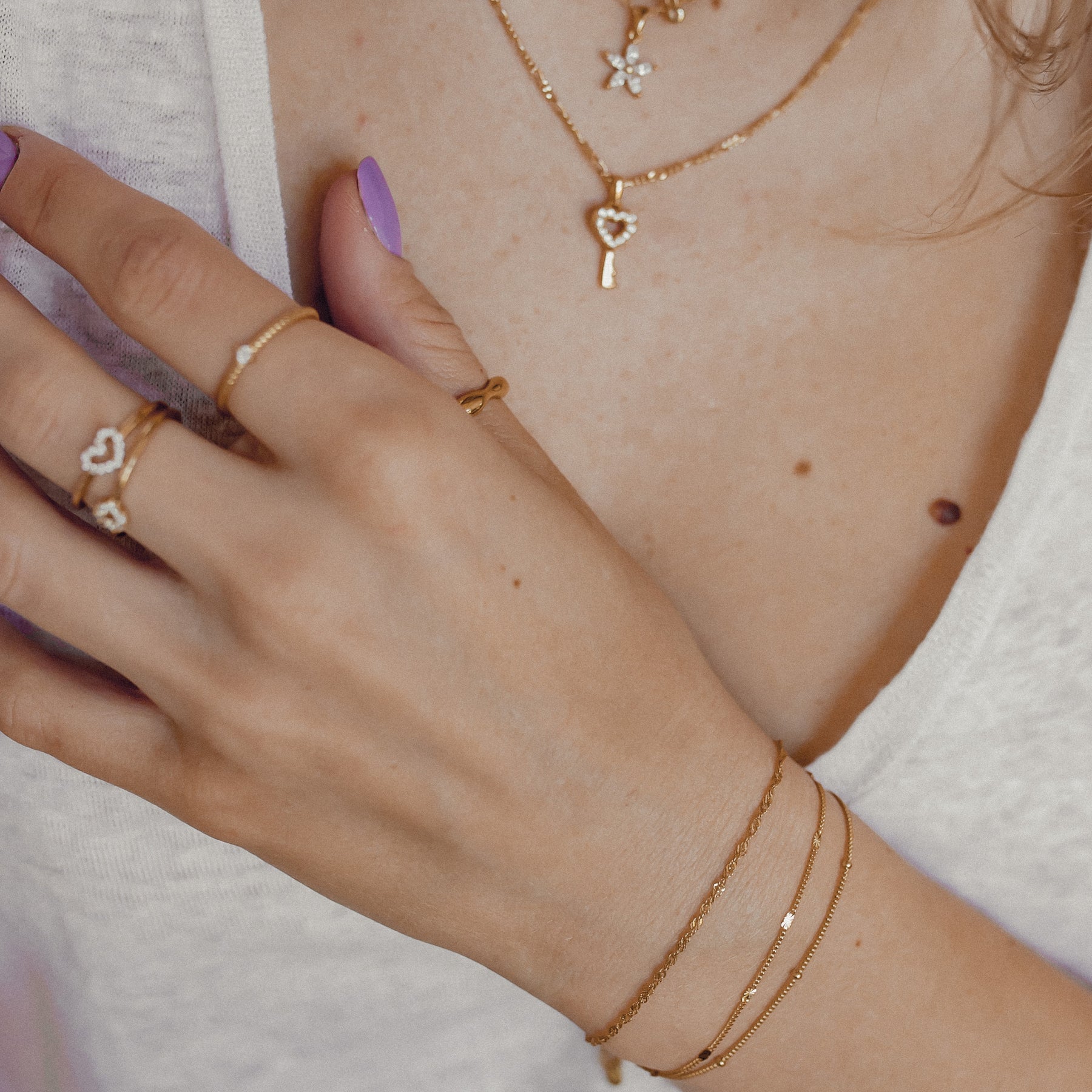 Bindung Anhänger für Liebe und Verbindung in Goldfarbe