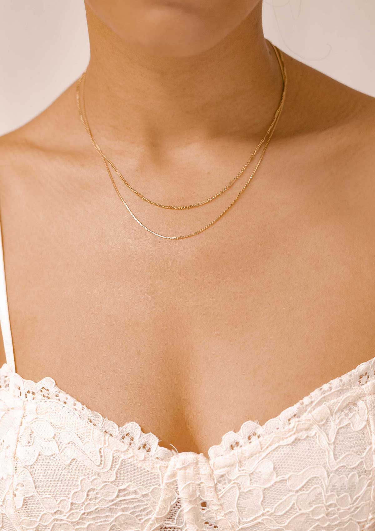 Mix von Kabelkette und Kugelkette in Gold