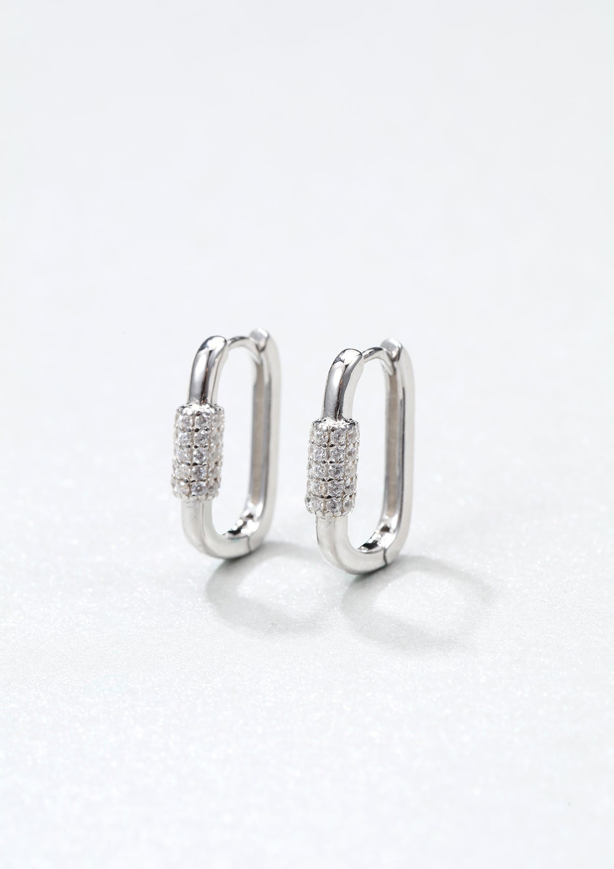 Oval Karabiner Huggie Ohrringe Sterlingsilber