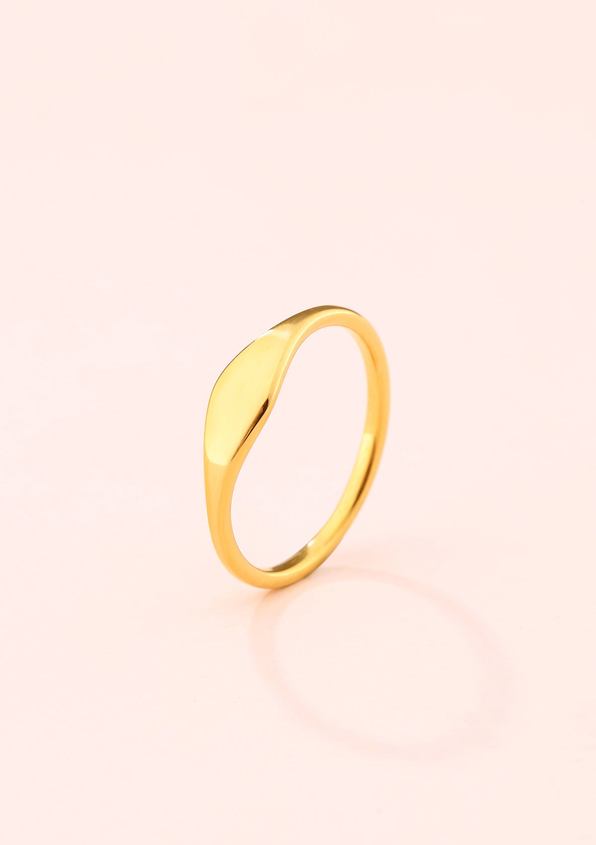 Schöner Ring Goldfarbe