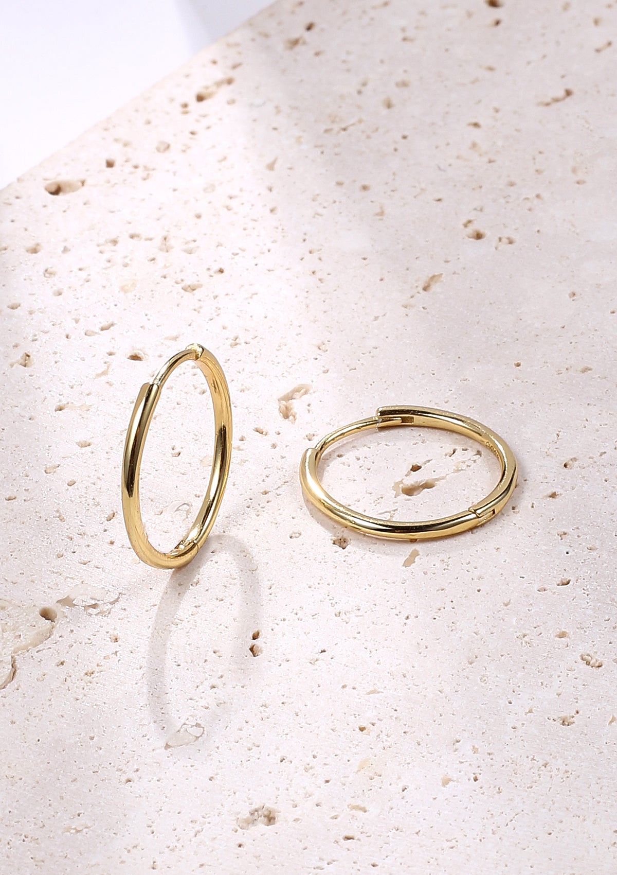 Boucles d’Oreilles Créoles Mince Argent Sterling en Or