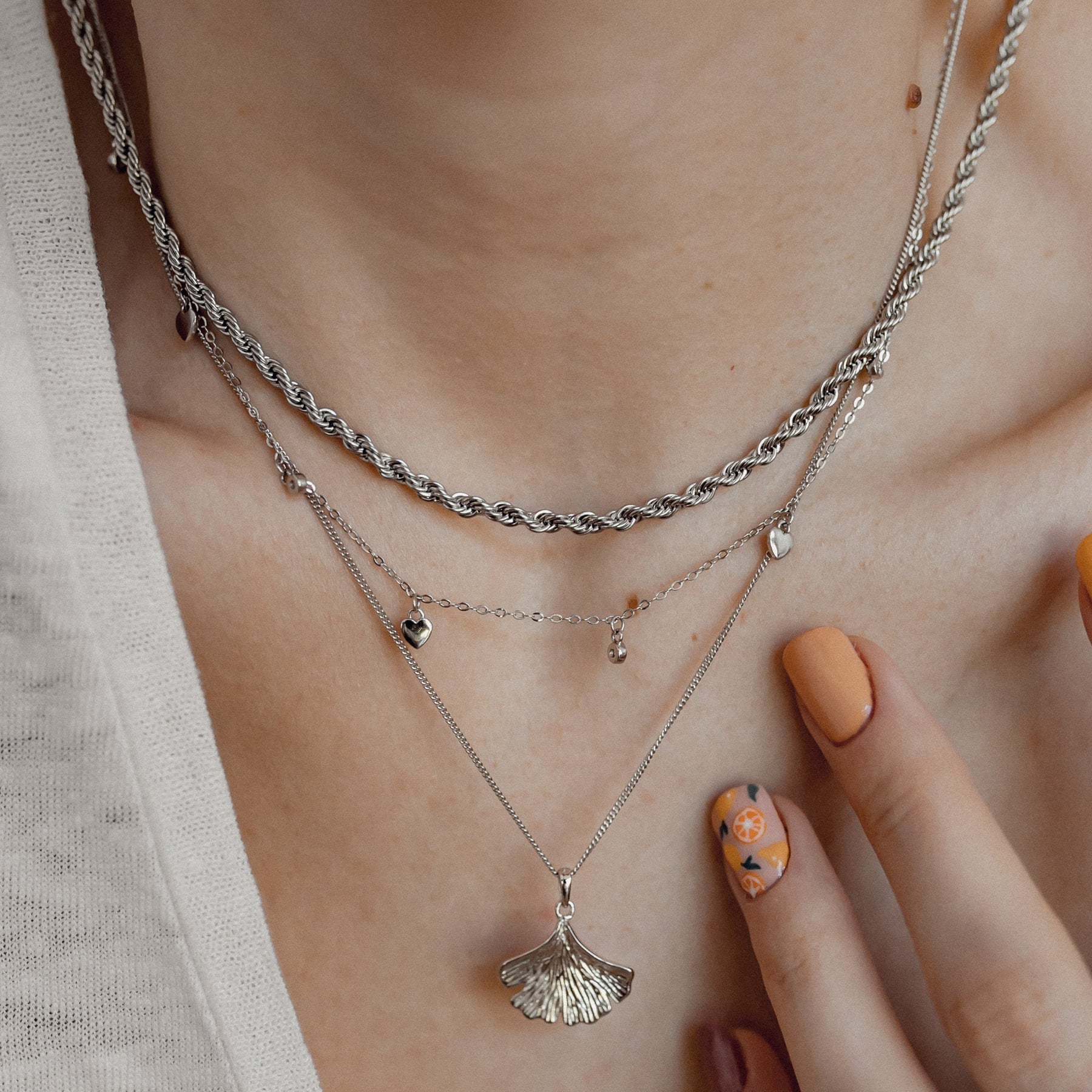 Collar de Cadena Fina Torcida en Plata