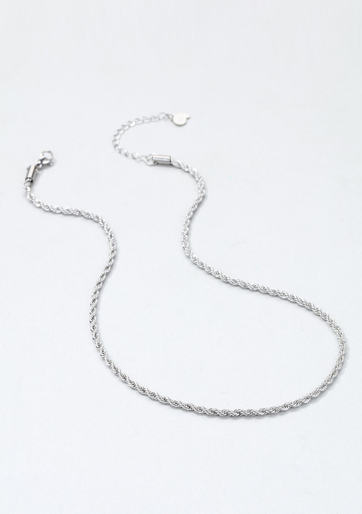 Collar de Cadena Fina Torcida en Plata