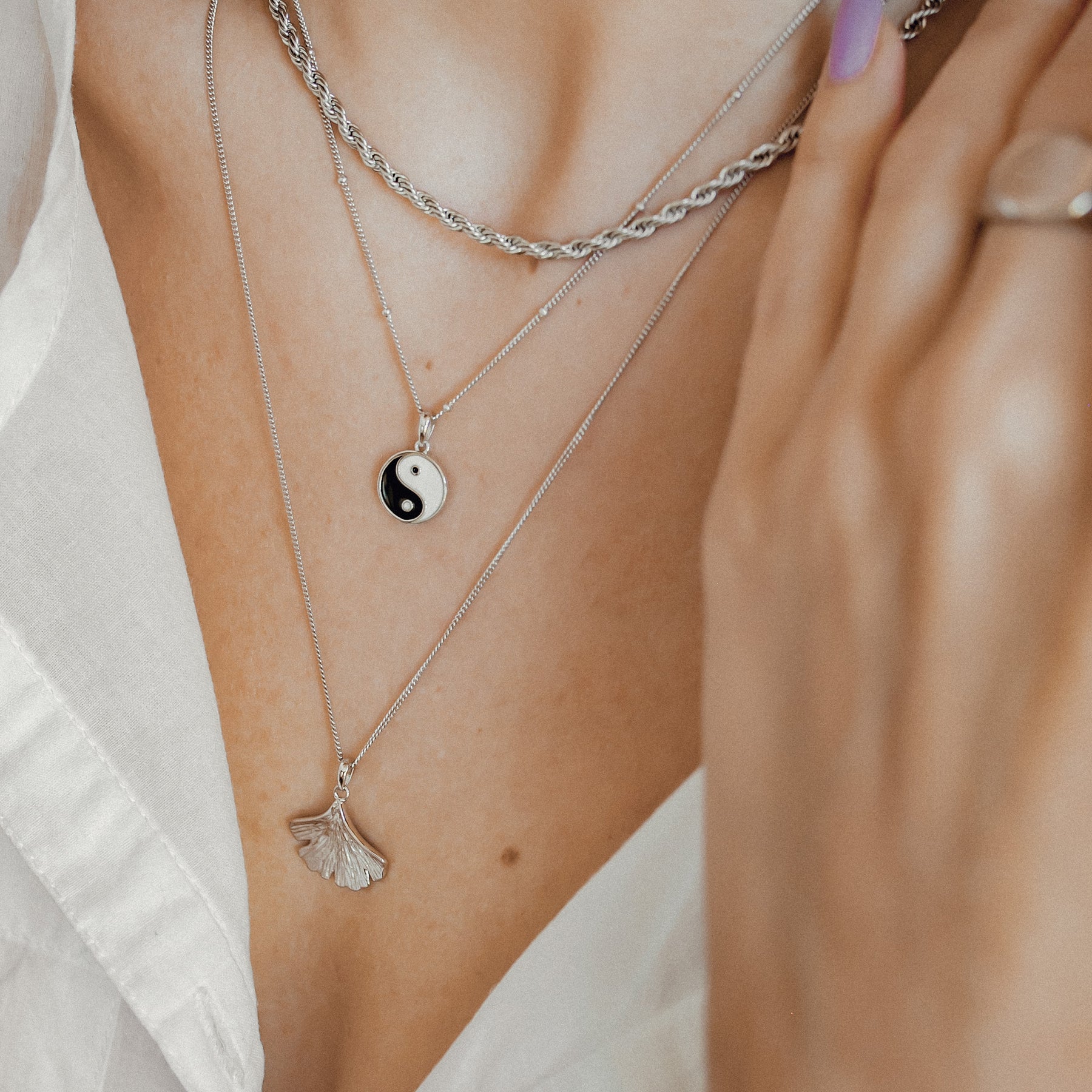Collar de Cadena Fina Torcida en Plata