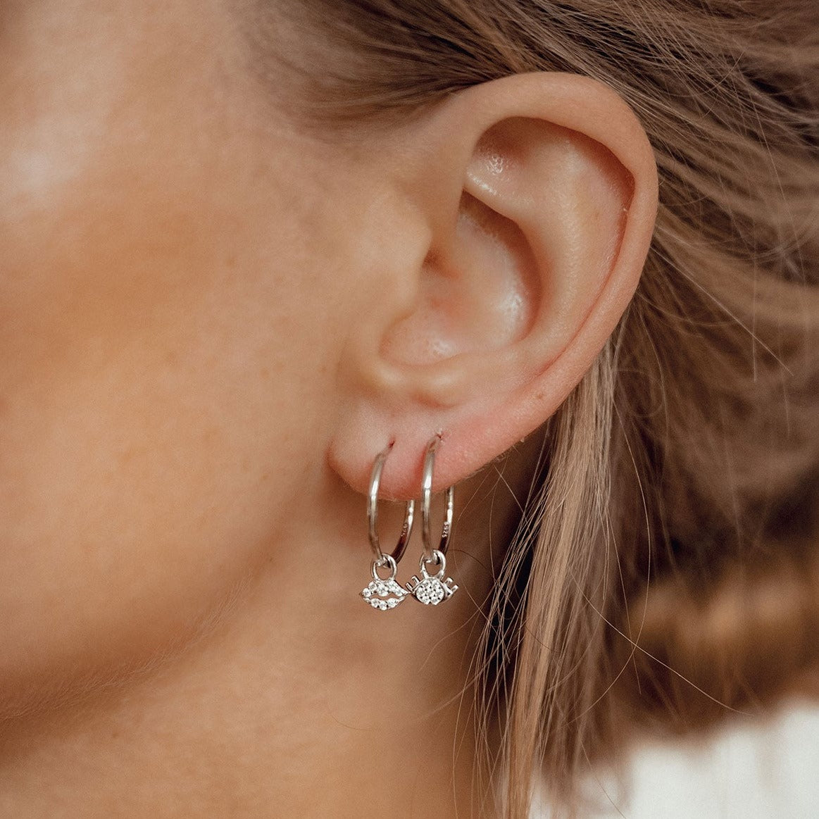 Pendientes Aro Charm Ojos y Labios Plata de Ley 925