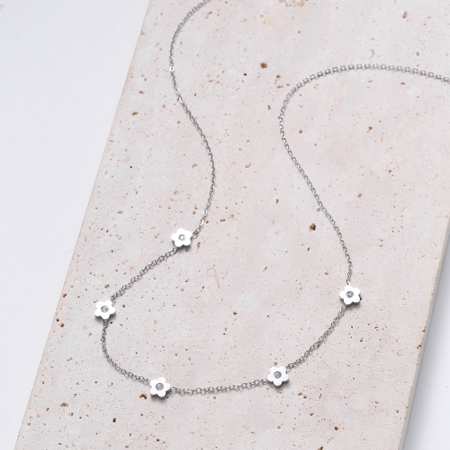 Zierliche Blume Charm Kette in Silber