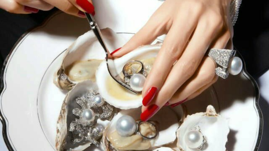 How to Wear Pearl Jewelry