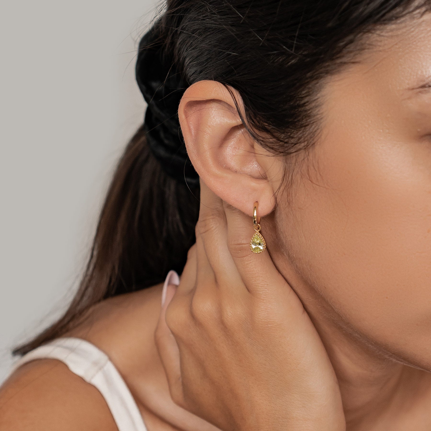 August Peridot Geburtsstein Creolen Sterlingsilber