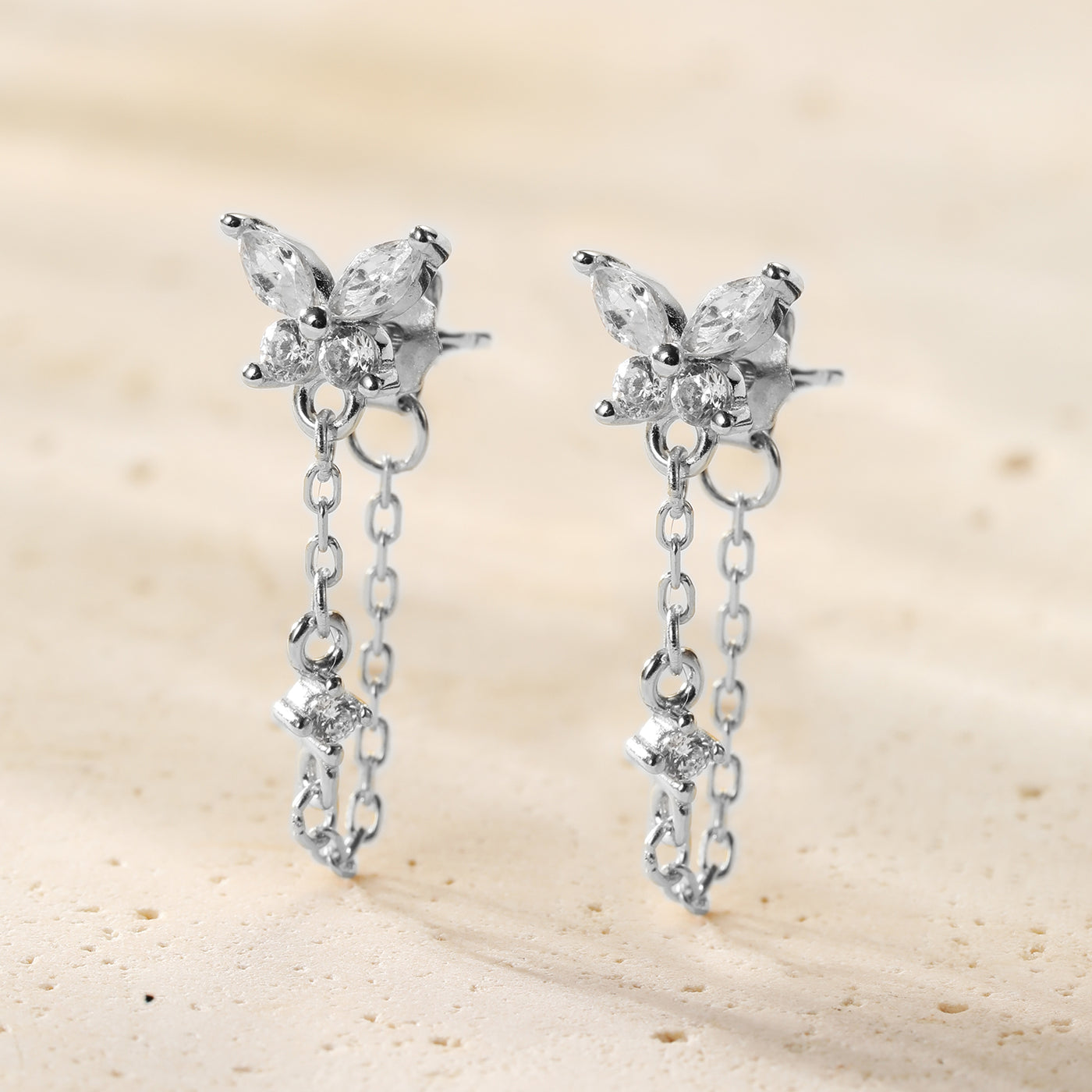 Schmetterlingsblüten-Ohrringe mit Ketten – Sterling Silber