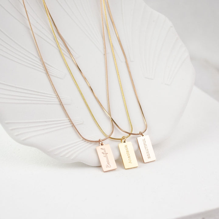 Collar de Colgante Rectangular en Oro Rosa