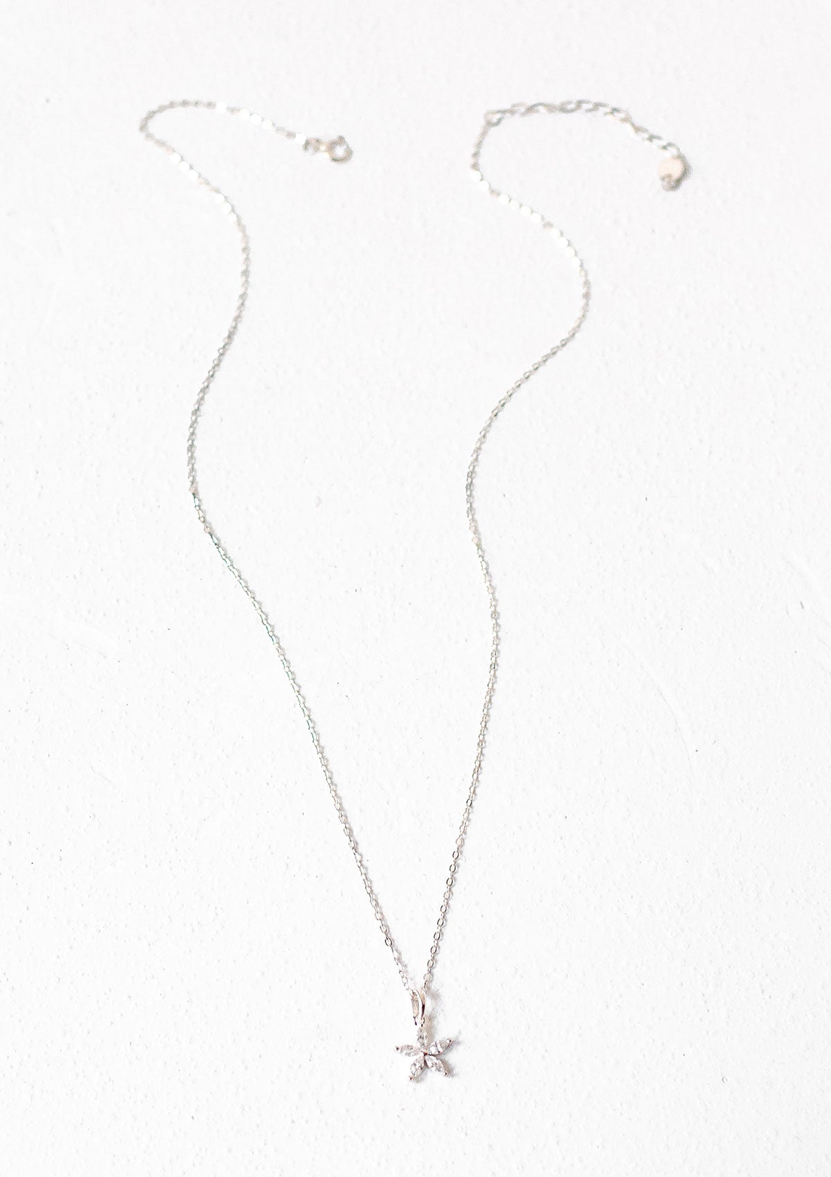 Gänseblümchen Kette mit Schmucksteinen Sterlingsilber