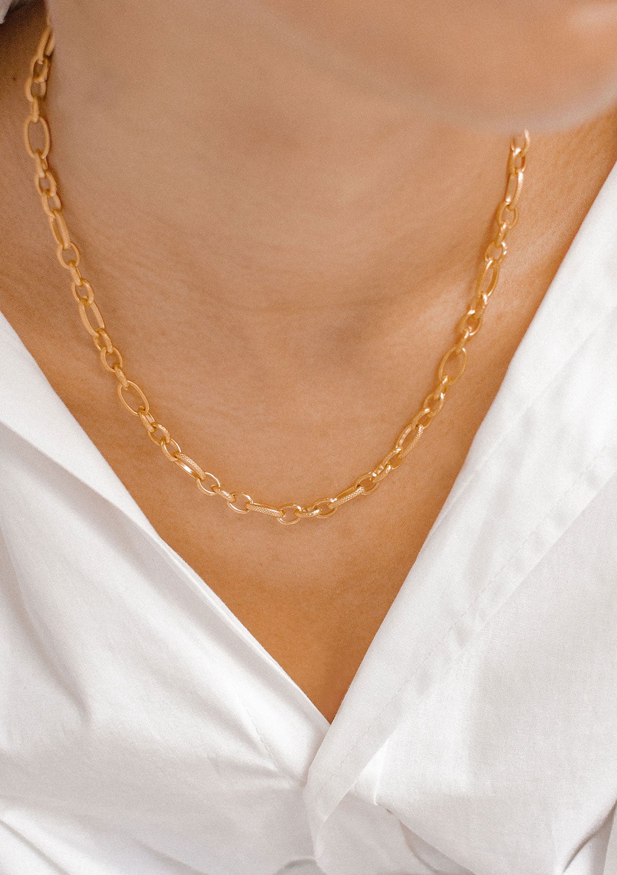 Chunky Oval Figaro Chain Necklace Gold