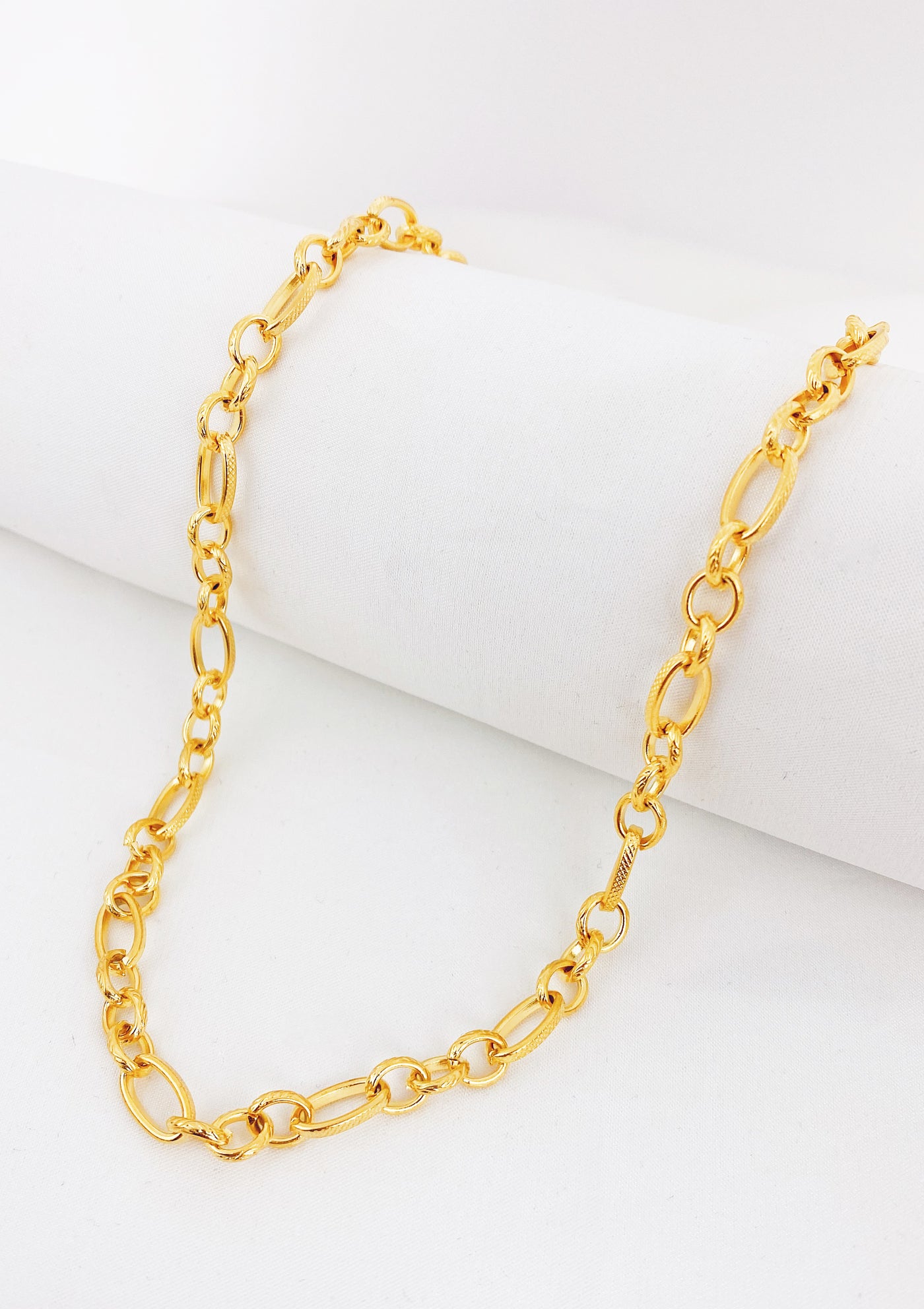 Chunky Oval Figaro Chain Necklace Gold
