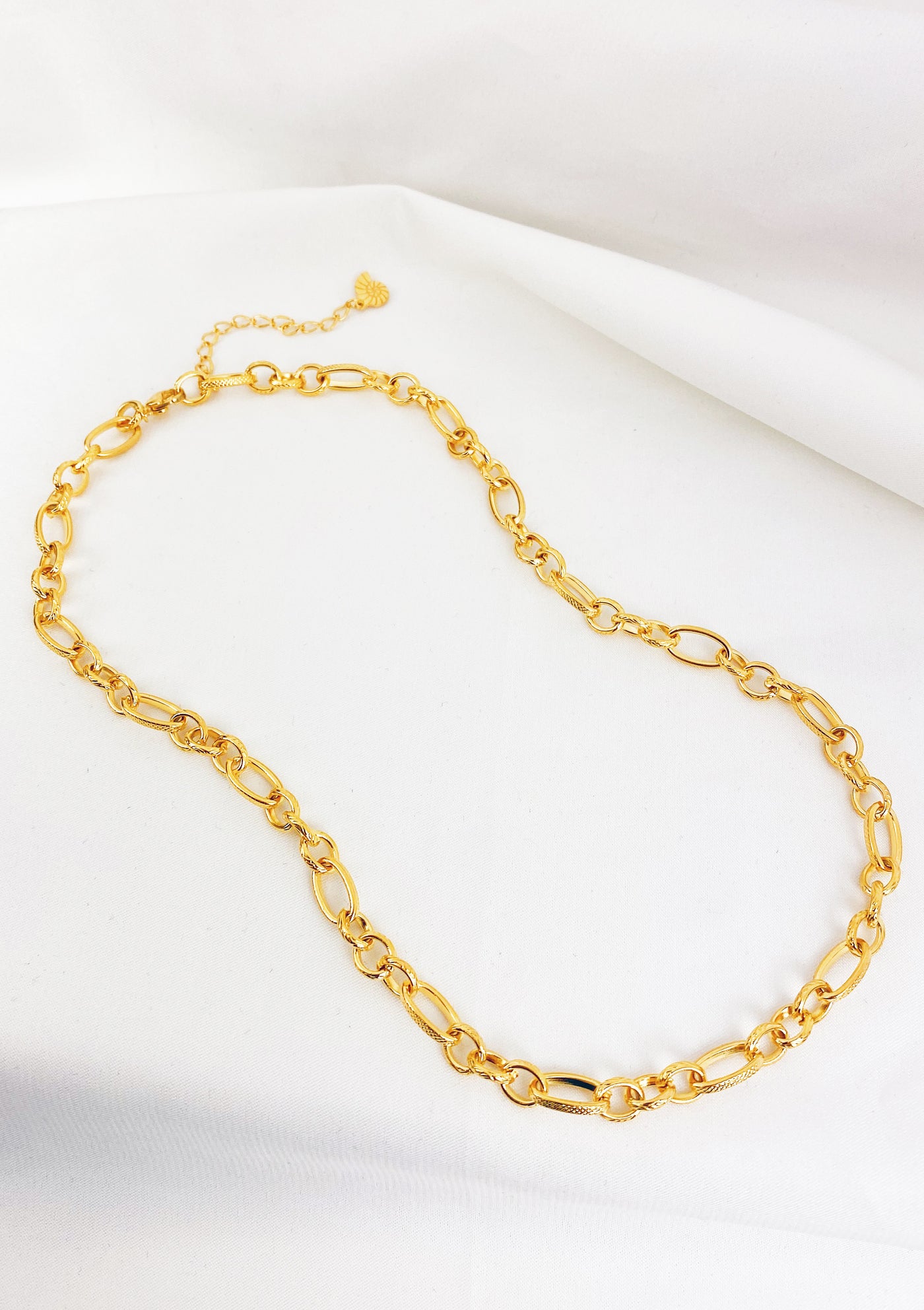 Chunky Oval Figaro Chain Necklace Gold