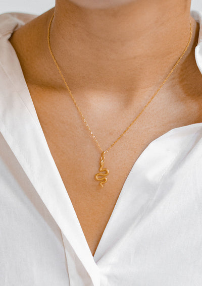 Collar Colgante Serpiente Plata de Ley 925 en Oro