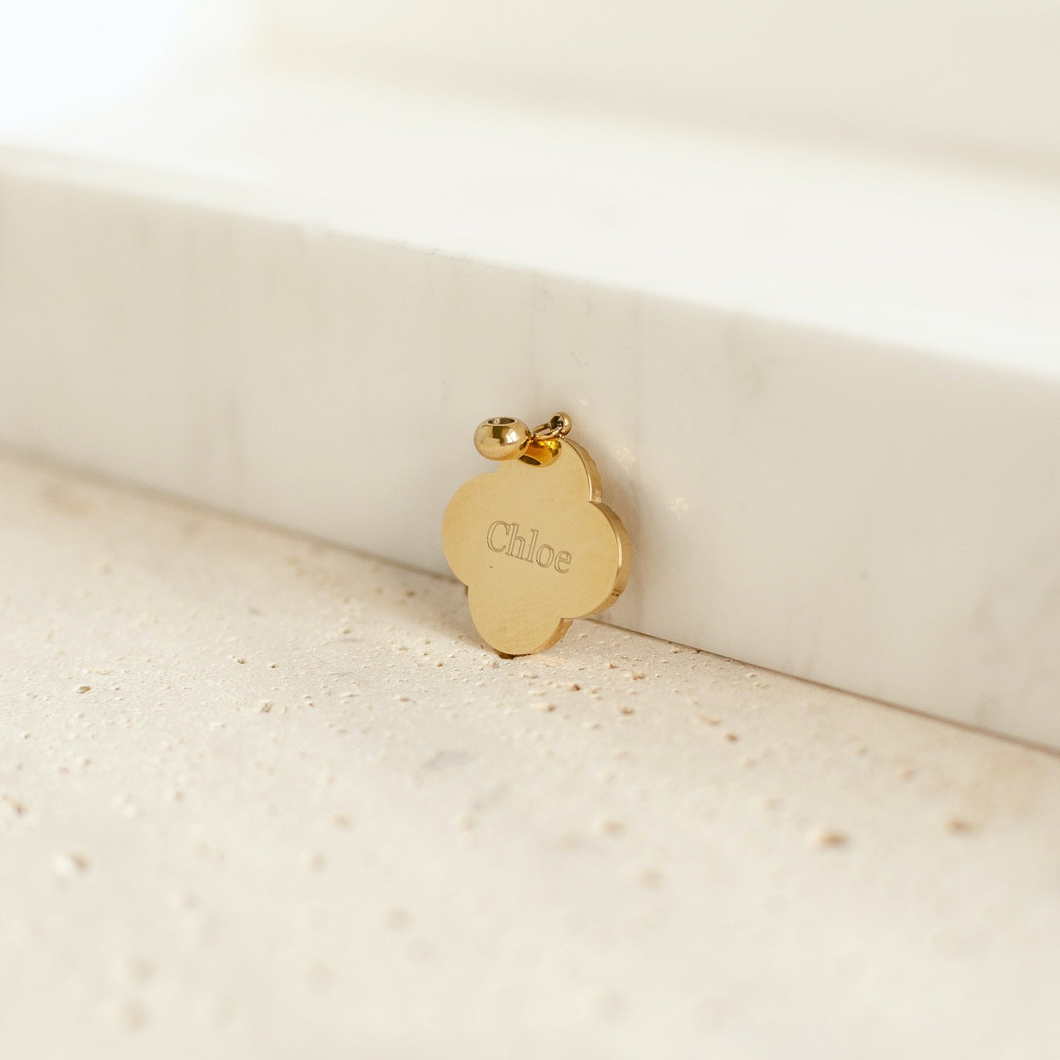 Glänzender Kreuzanhänger Gold