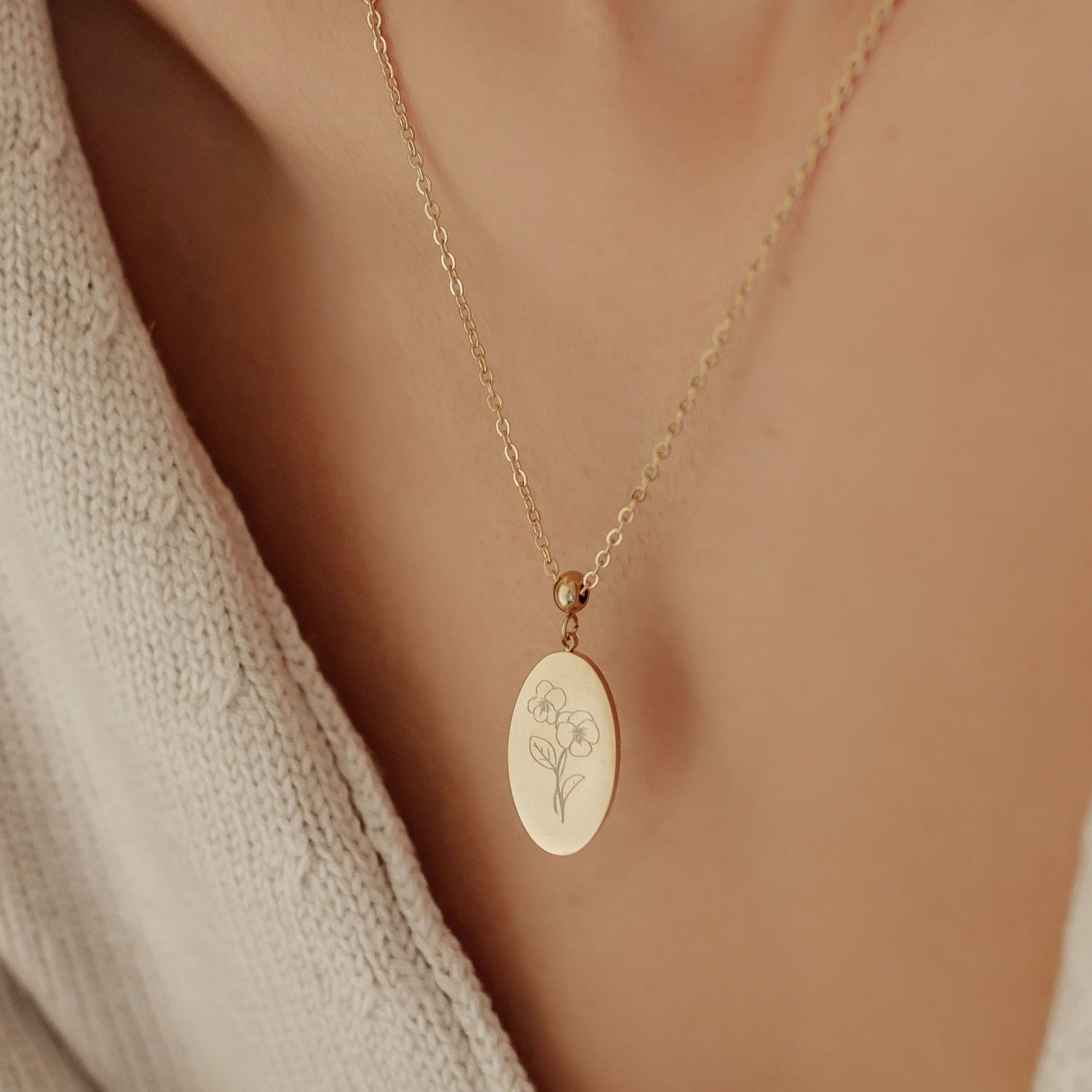 Pendentif Oval Fleur de Naissance