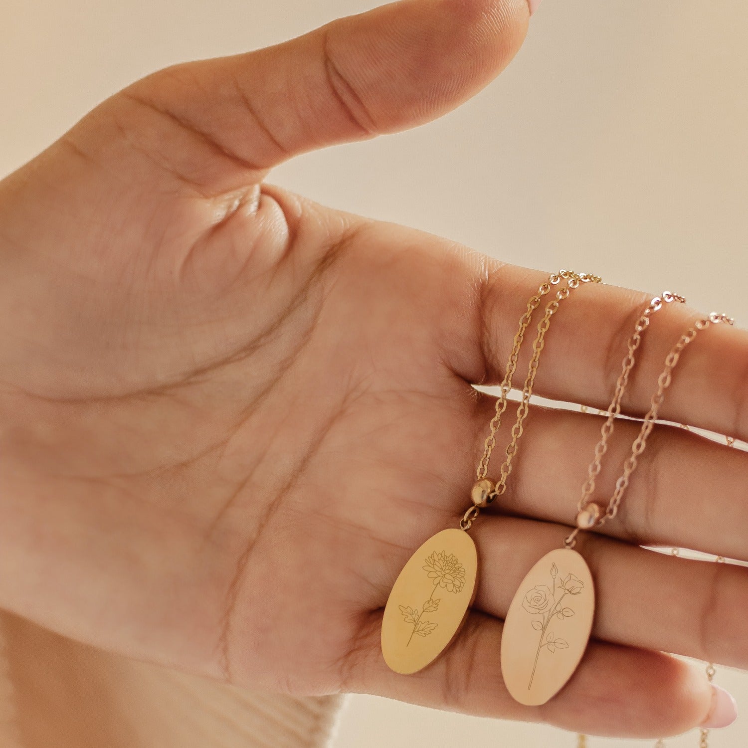 Pendentif Oval Fleur de Naissance