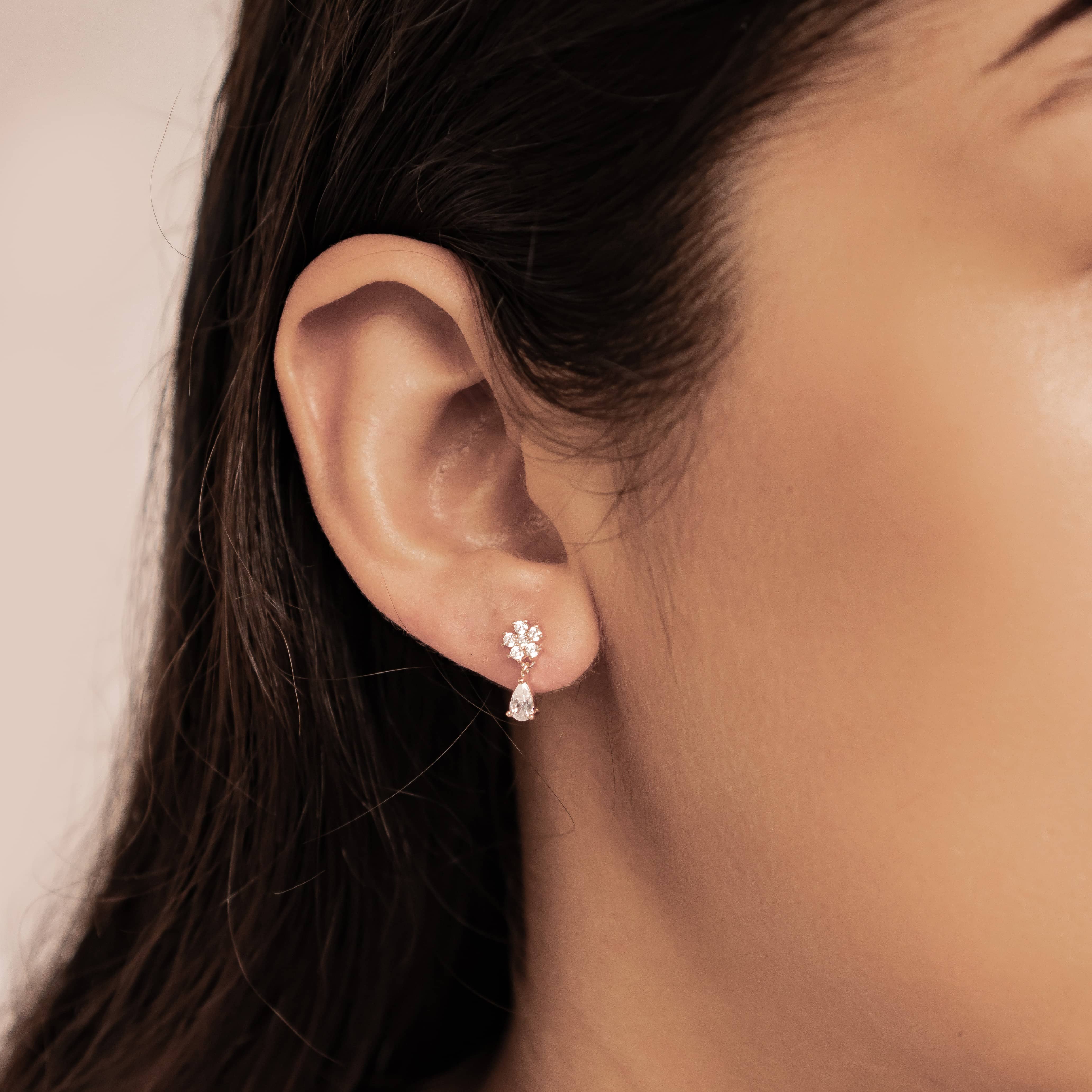 Hängende Blüten-Ohrstecker aus Sterlingsilber