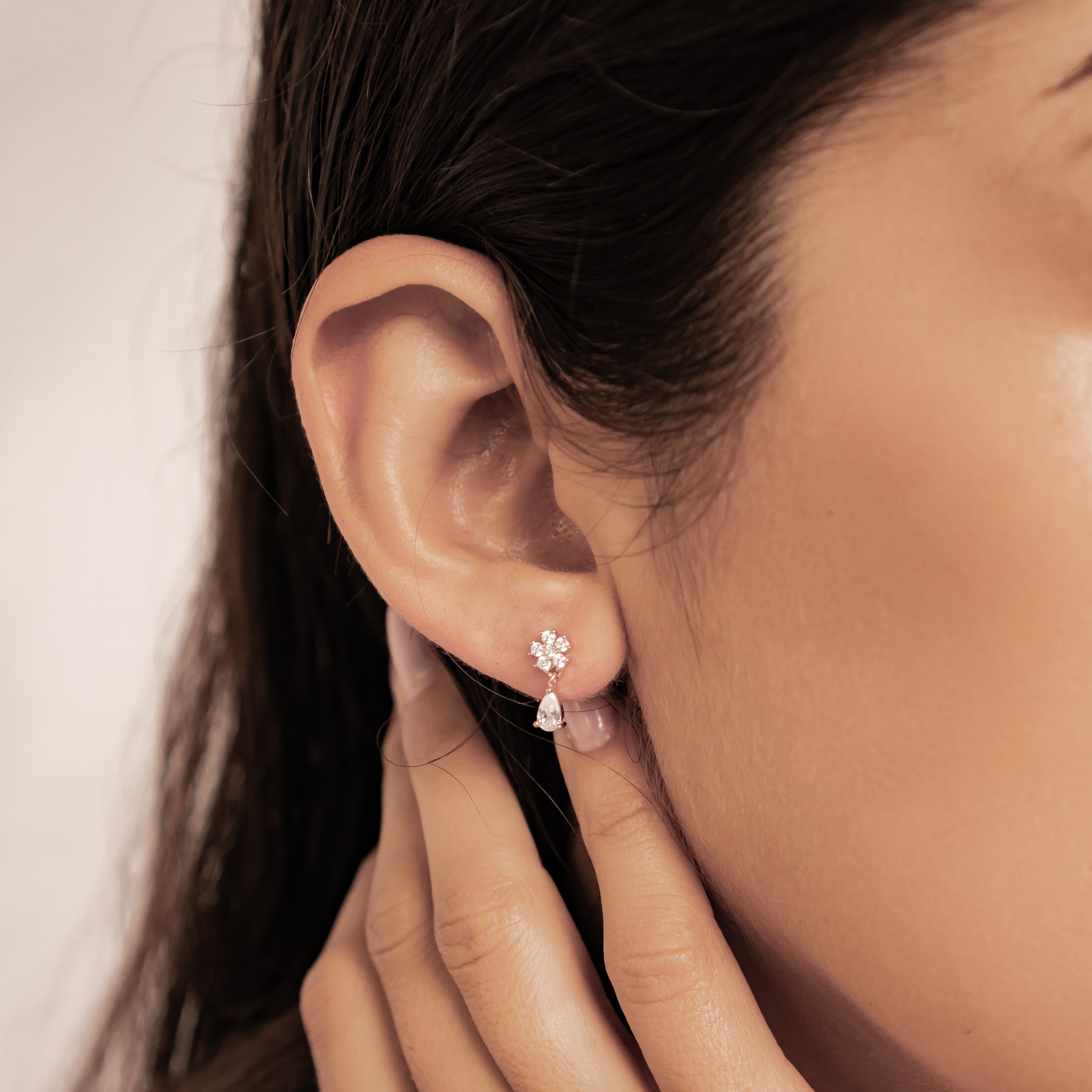 Hängende Blüten-Ohrstecker aus Sterlingsilber