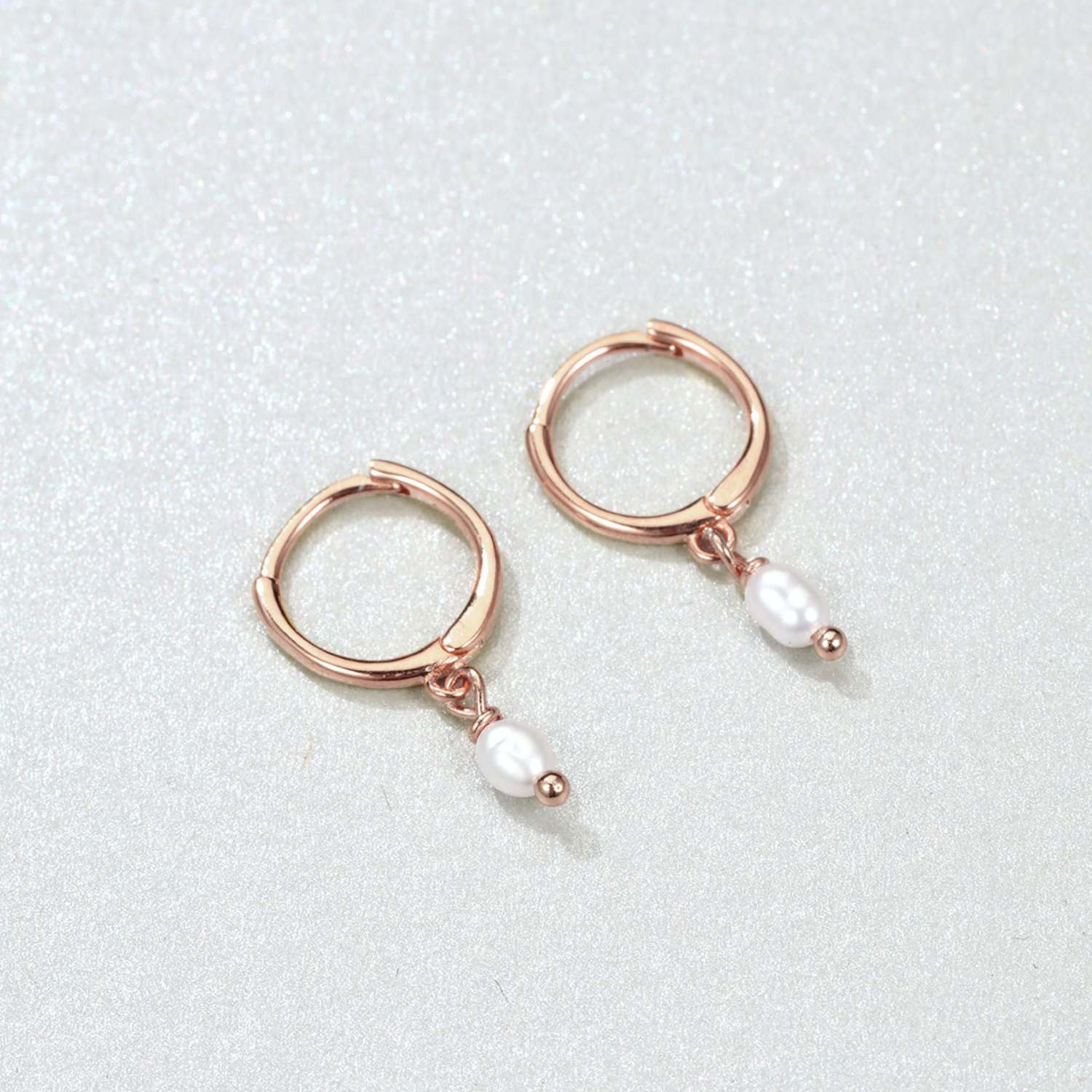 Pendientes Huggie Perla Plata de Ley 925 en Oro