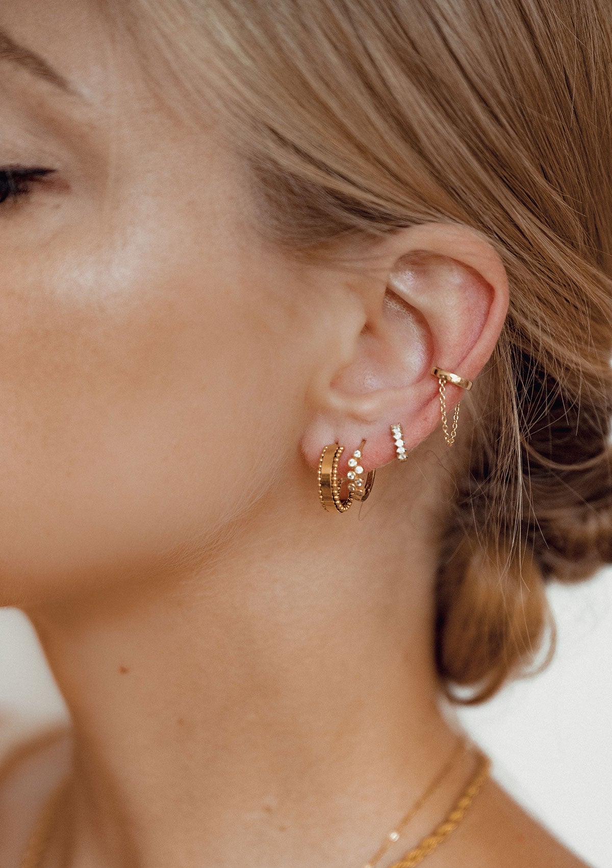 Boucles d'Oreilles Bande Perlée en Or