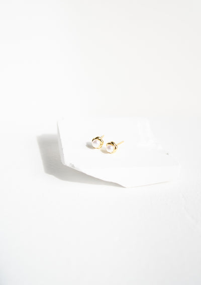 Perle Blütenblatt Ohrstecker aus Sterlingsilber in Gold