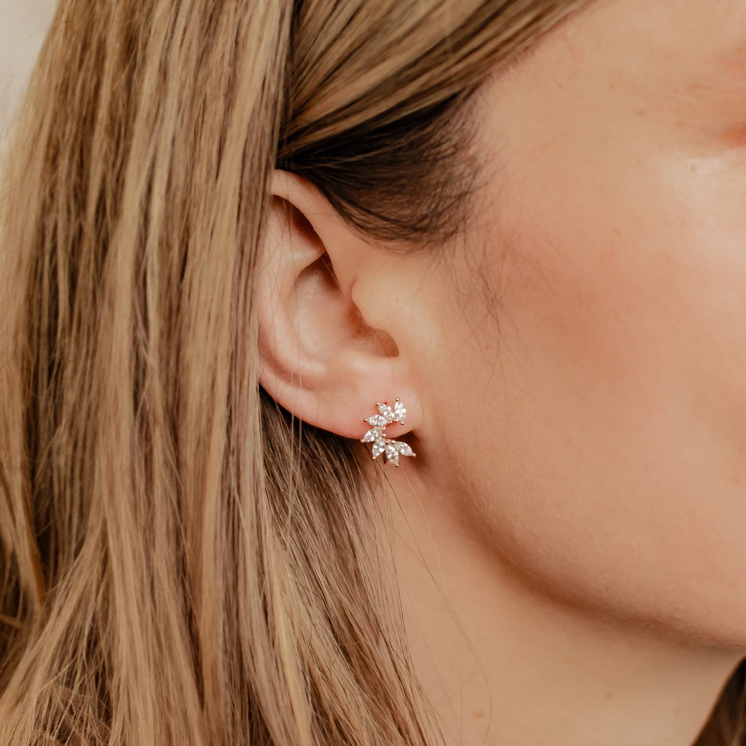 Pendientes Huggie Pétalo de Gema Plata de Ley 925