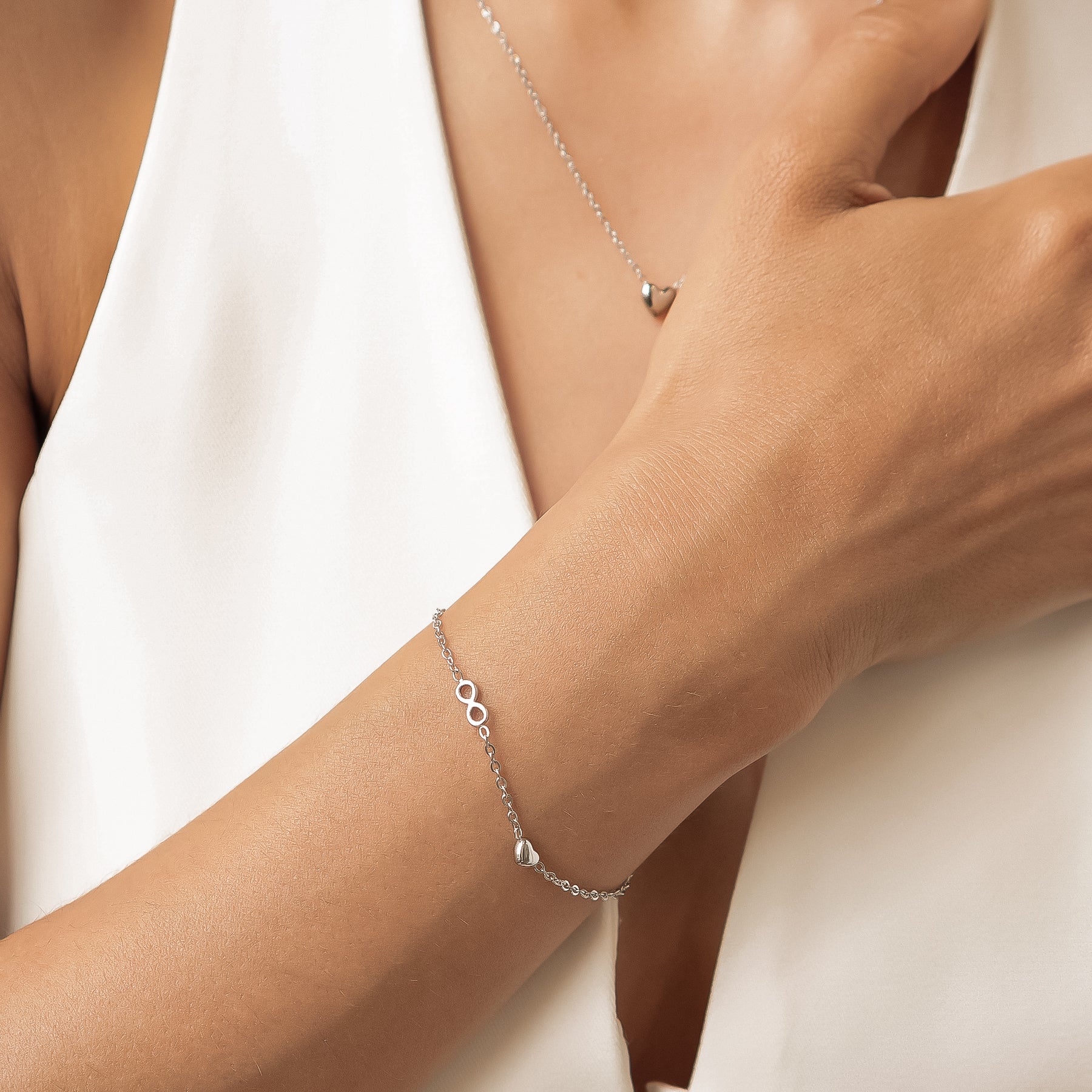 Pulsera Corazón Infinity Delicada – Waterproof