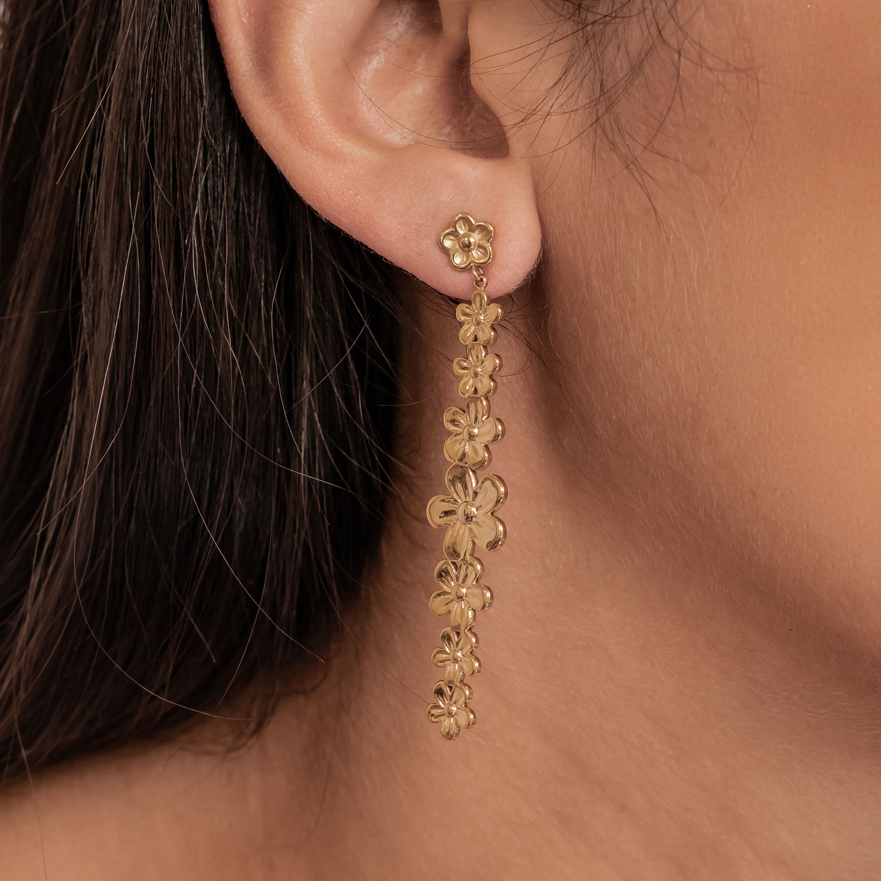 Ohrringe „Gänseblümchen-Kaskade“ – Tropfenform, Wasserdicht