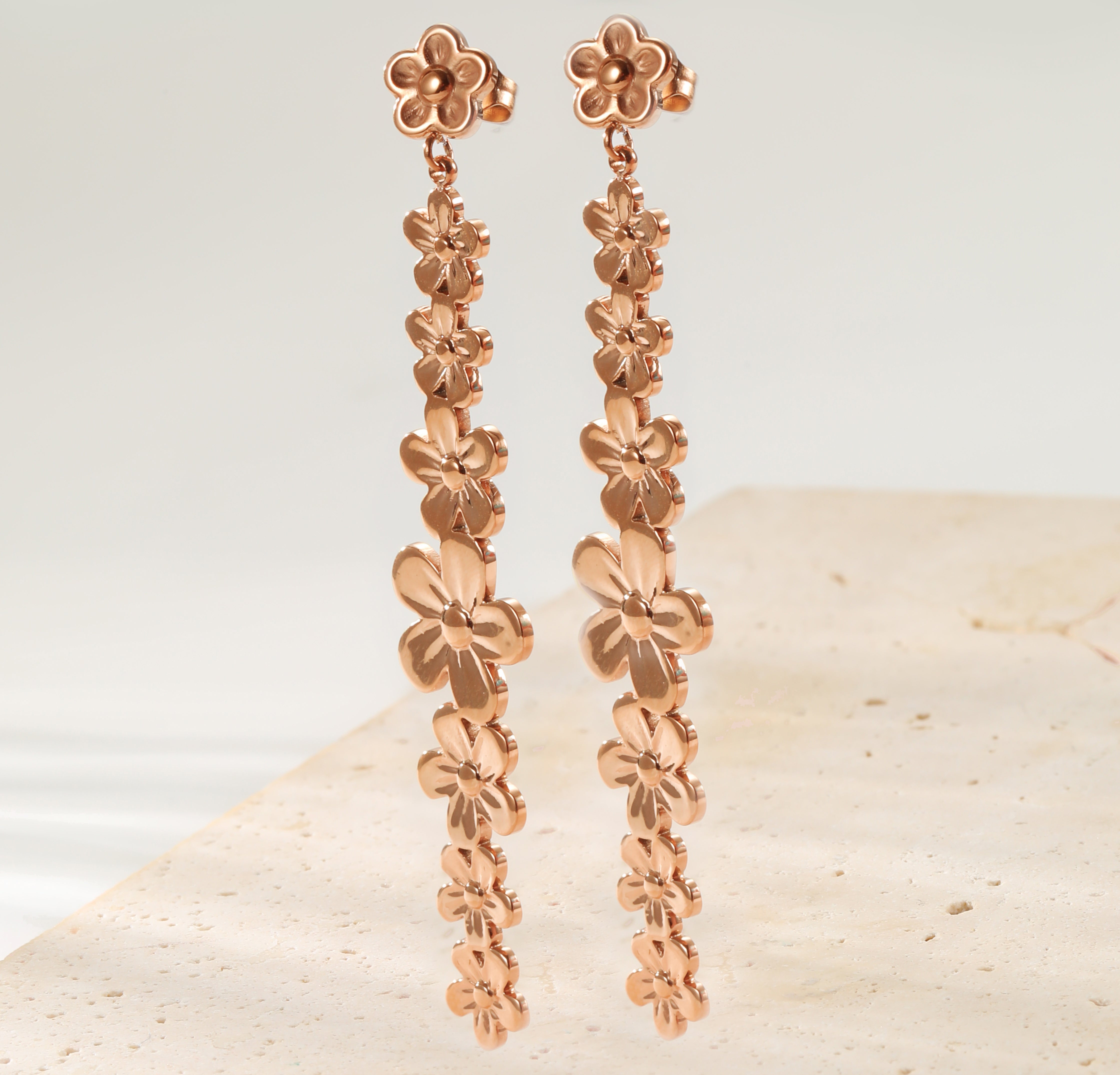 Ohrringe „Gänseblümchen-Kaskade“ – Tropfenform, Wasserdicht