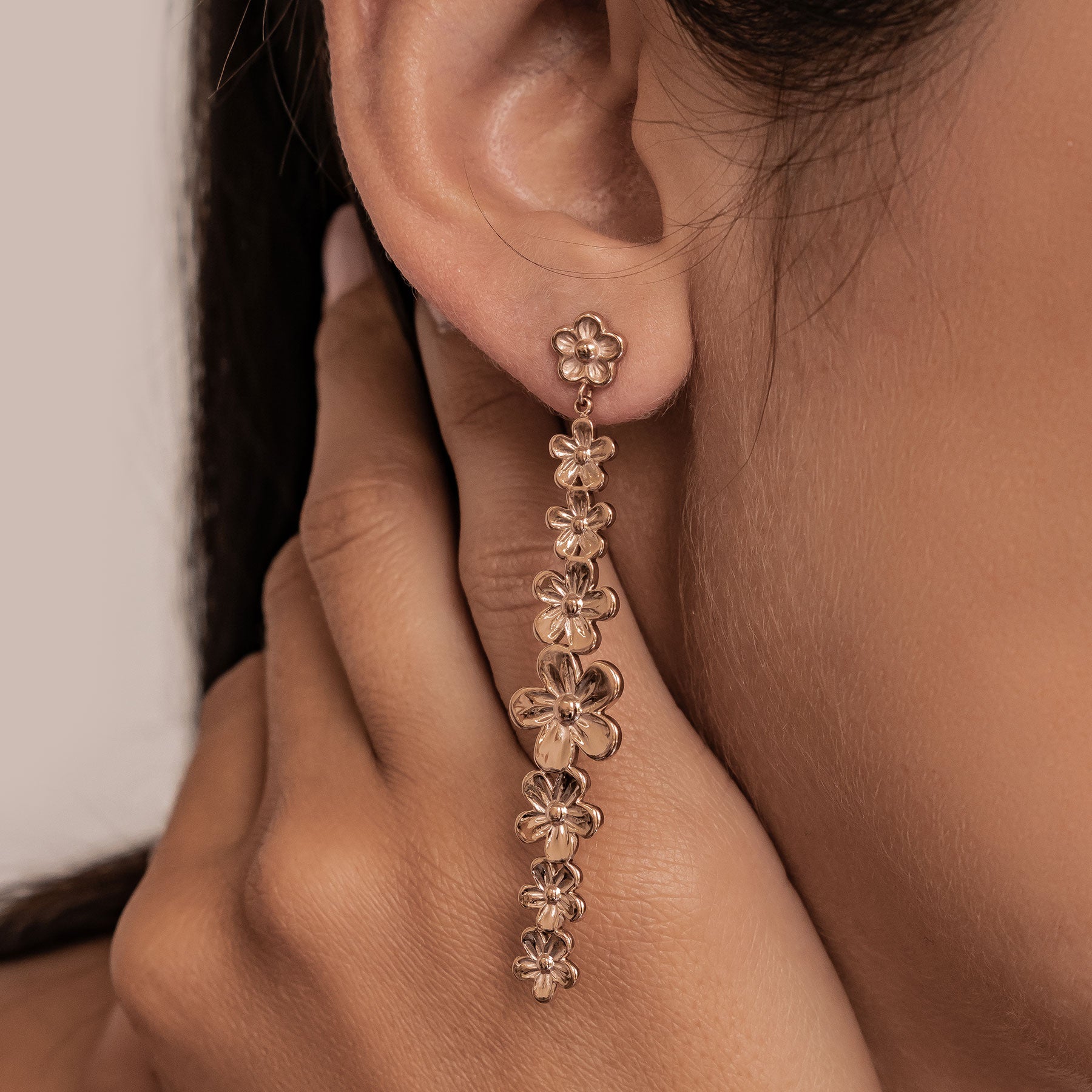 Ohrringe „Gänseblümchen-Kaskade“ – Tropfenform, Wasserdicht