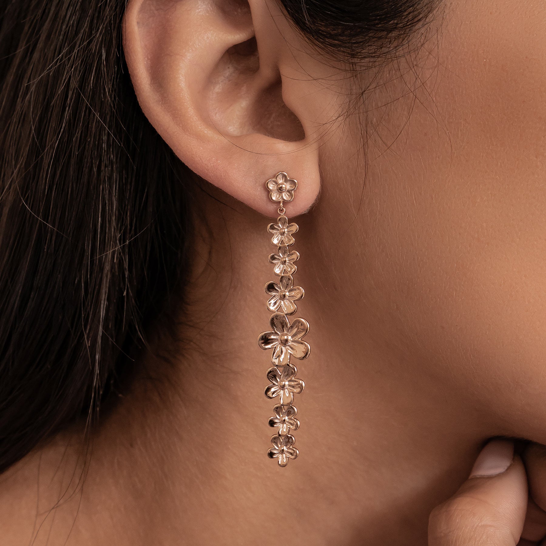 Ohrringe „Gänseblümchen-Kaskade“ – Tropfenform, Wasserdicht