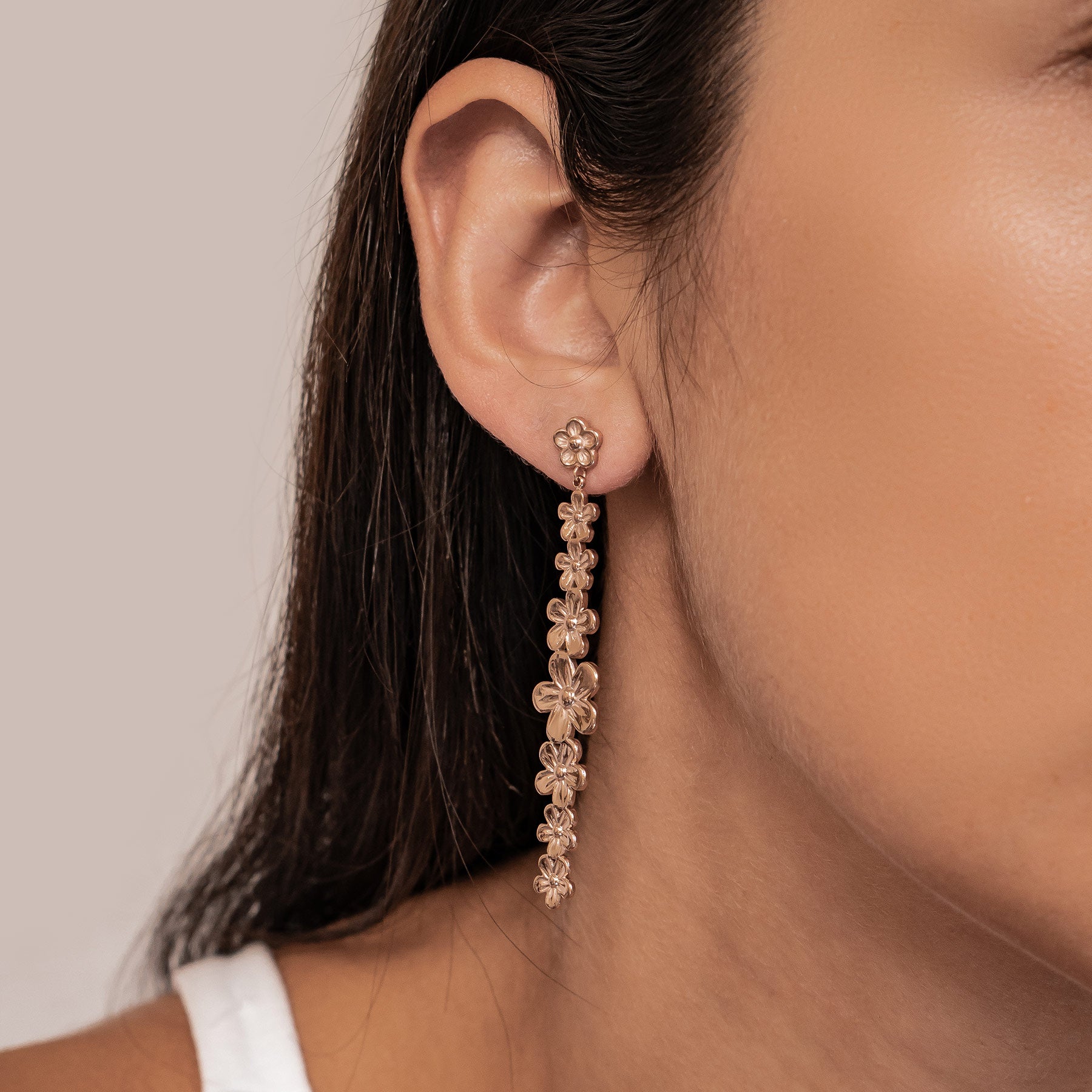 Ohrringe „Gänseblümchen-Kaskade“ – Tropfenform, Wasserdicht