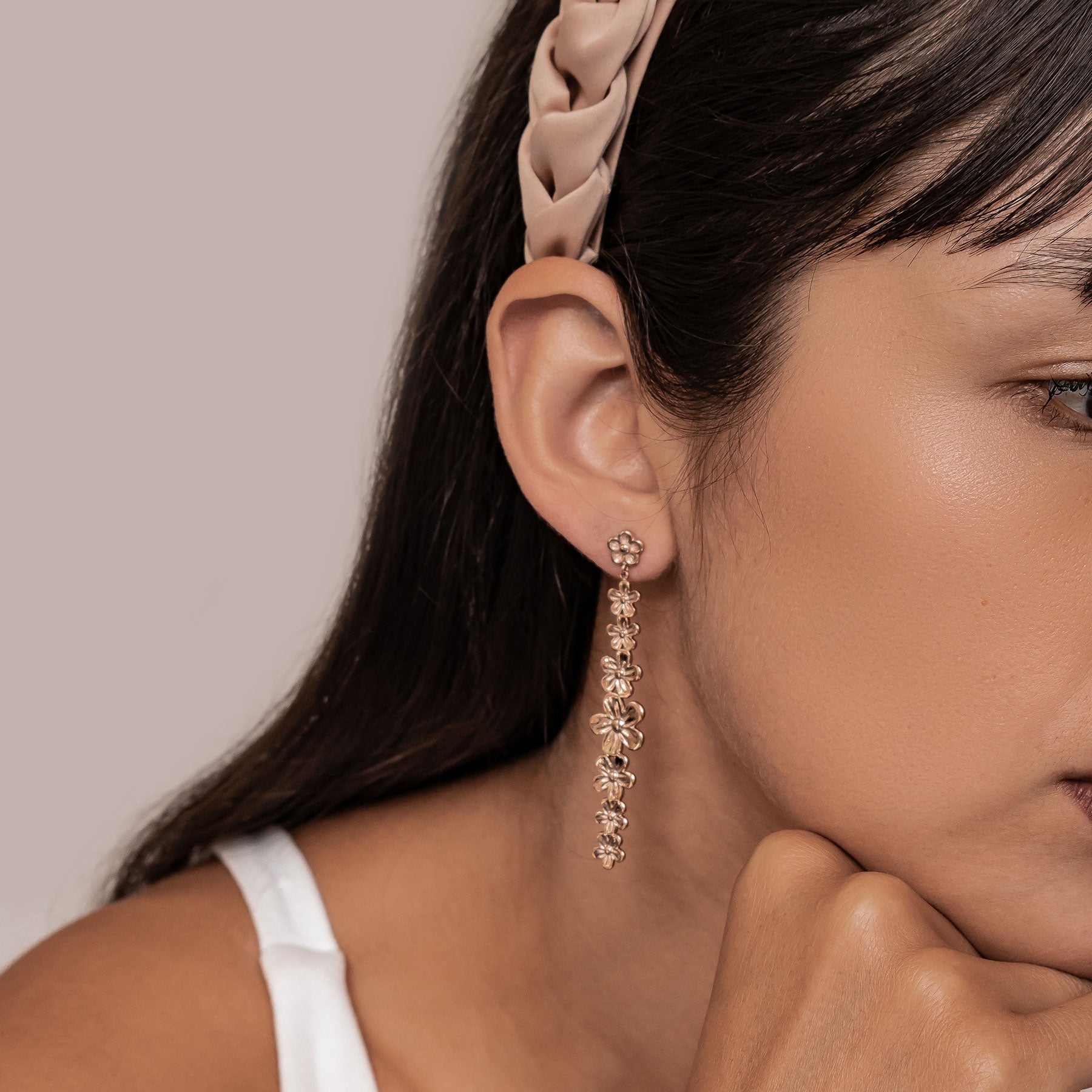 Ohrringe „Gänseblümchen-Kaskade“ – Tropfenform, Wasserdicht