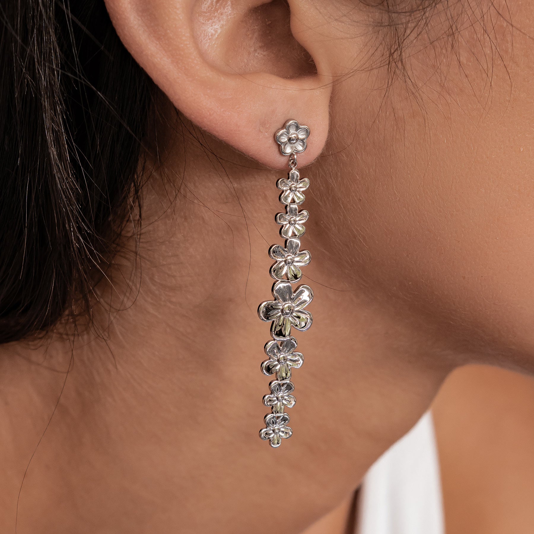 Ohrringe „Gänseblümchen-Kaskade“ – Tropfenform, Wasserdicht