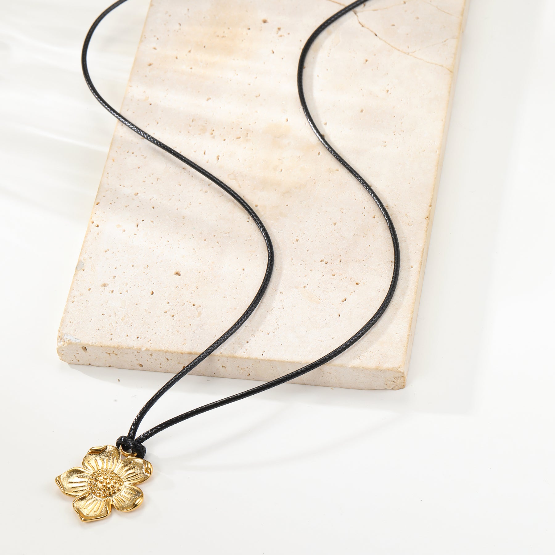 Daisy Flower Charm Necklace Waterproof